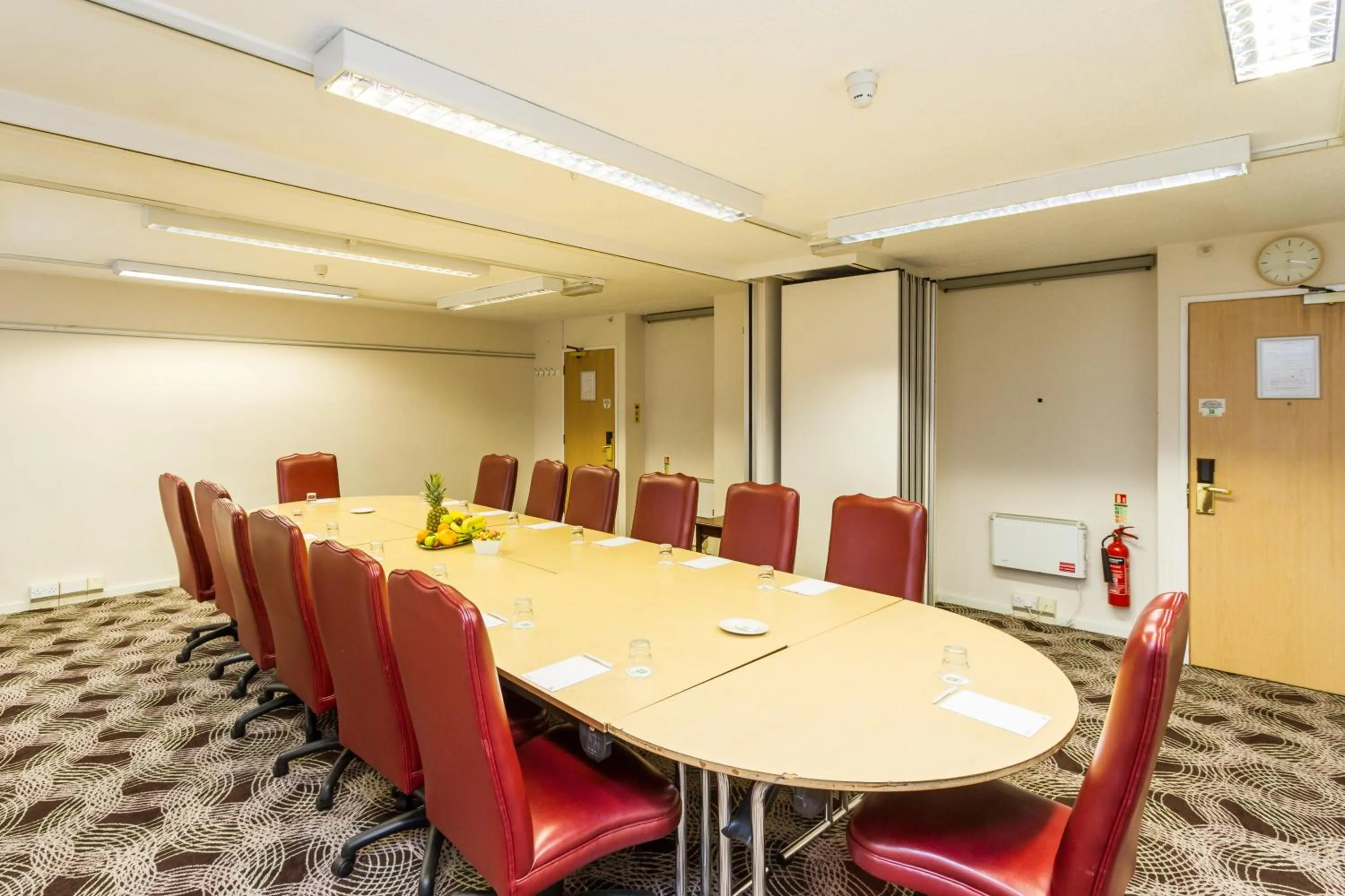Meeting/conference room in Holiday Inn Lincoln by IHG