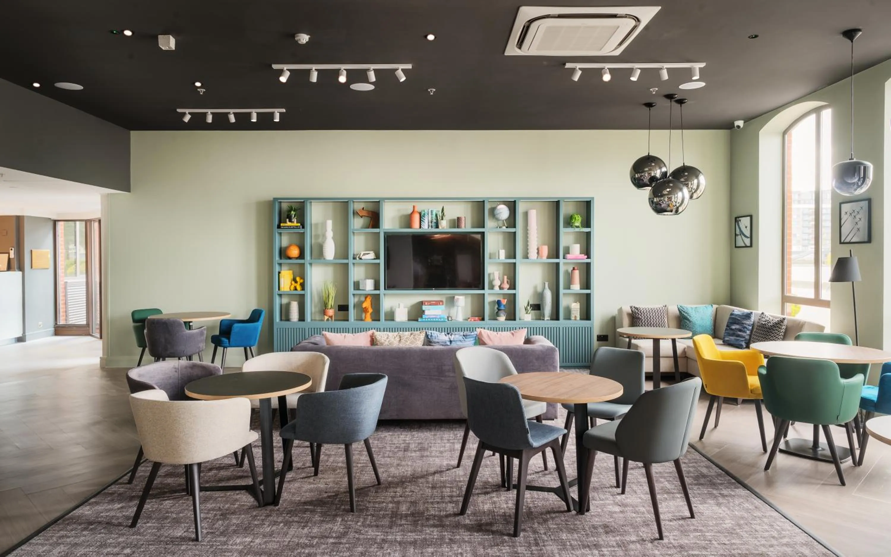 Restaurant/places to eat in Holiday Inn Lincoln by IHG