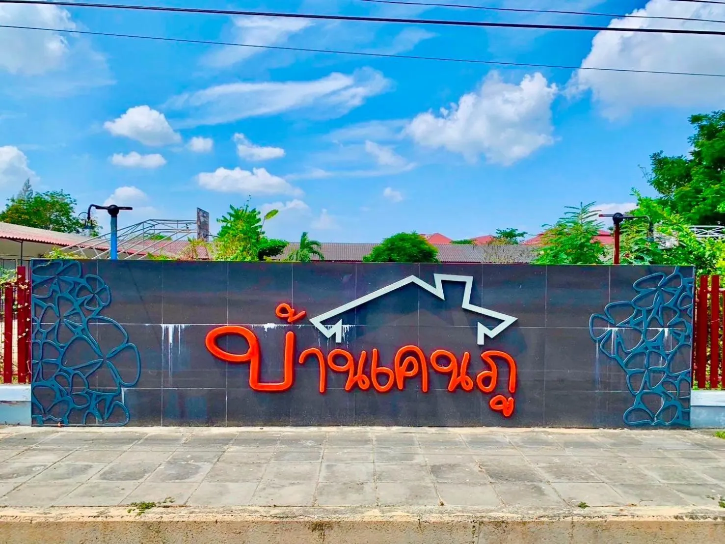 Facade/entrance in Baan Kenpoo Resort