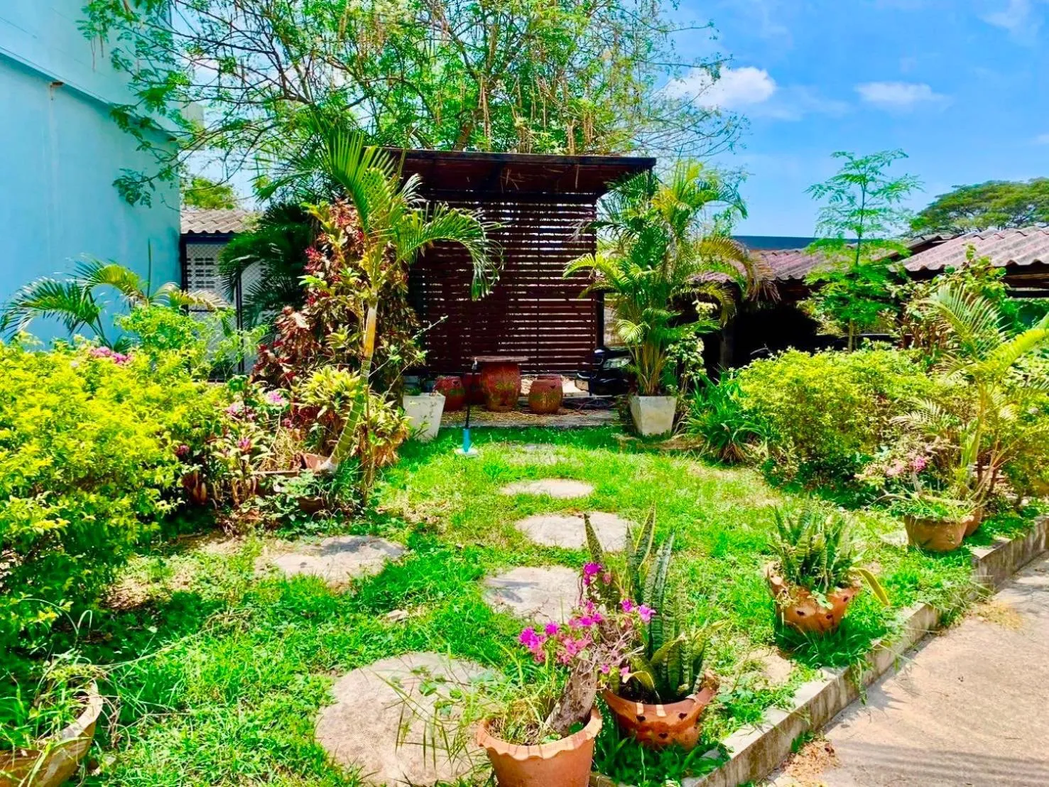 Facade/entrance in Baan Kenpoo Resort