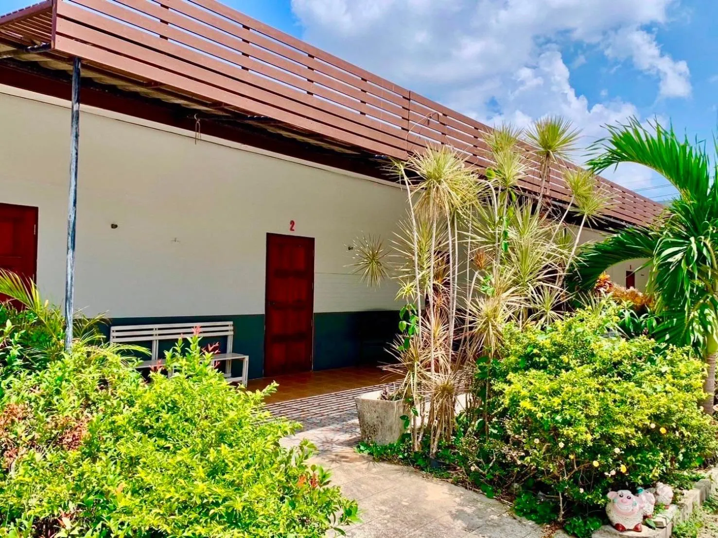 Facade/entrance in Baan Kenpoo Resort