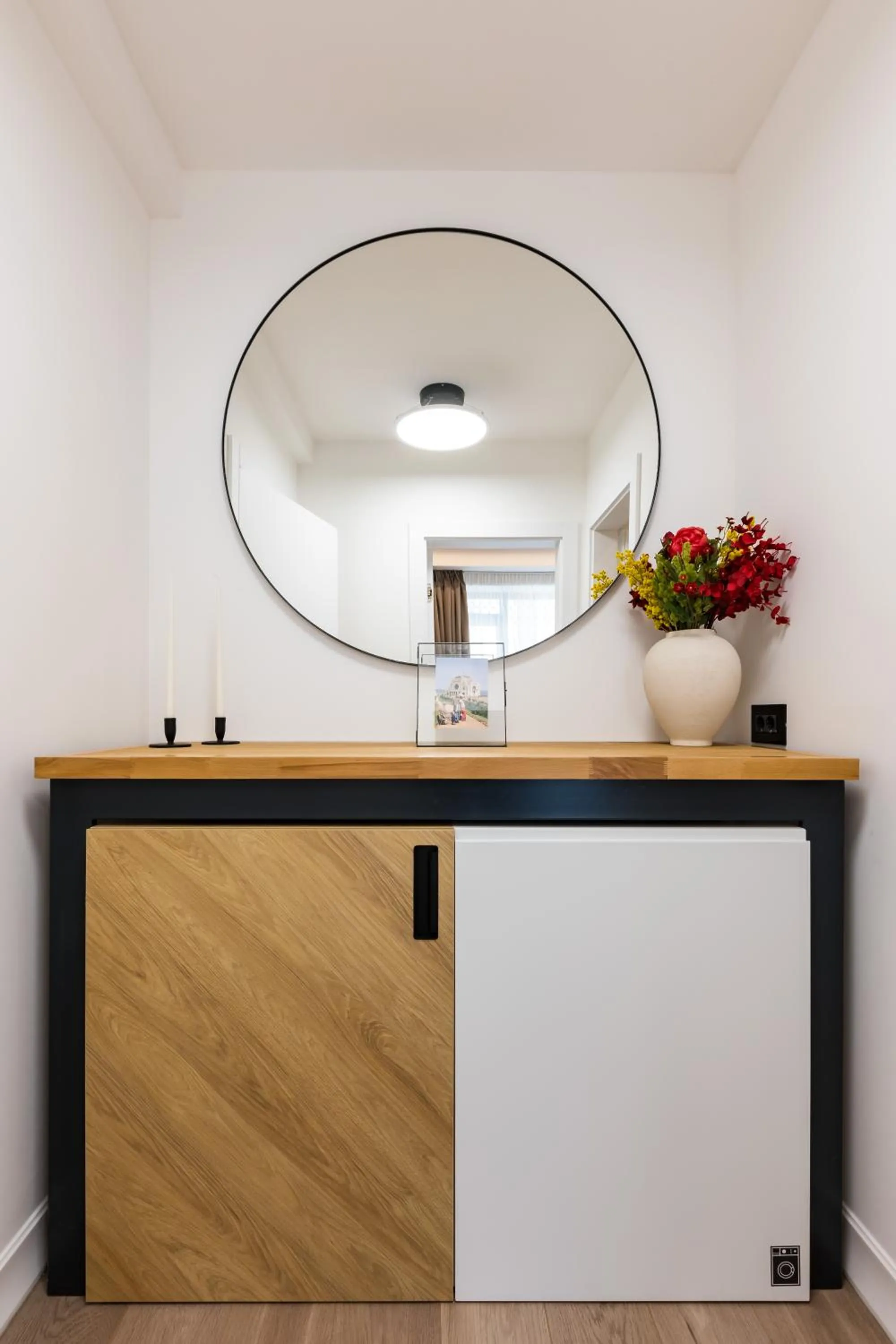 Text overlay in Rosetti One