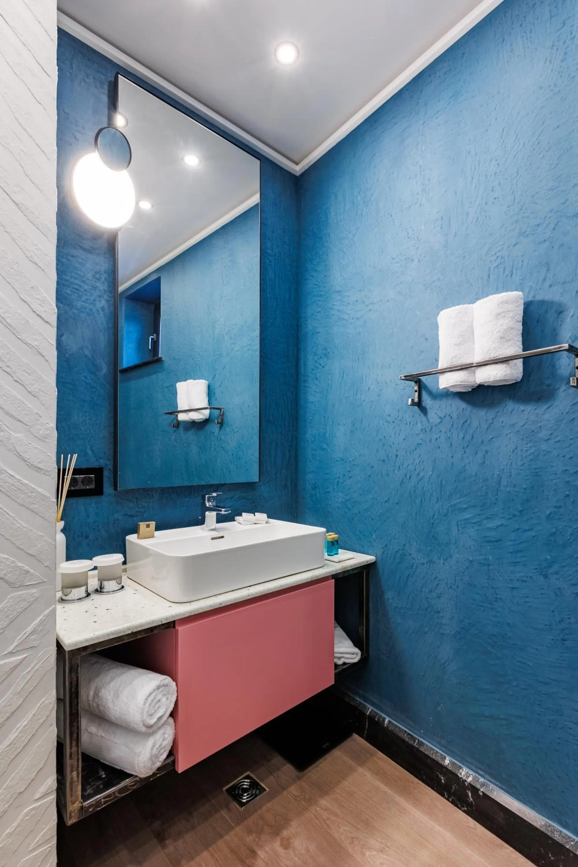 Bathroom in Rosetti One