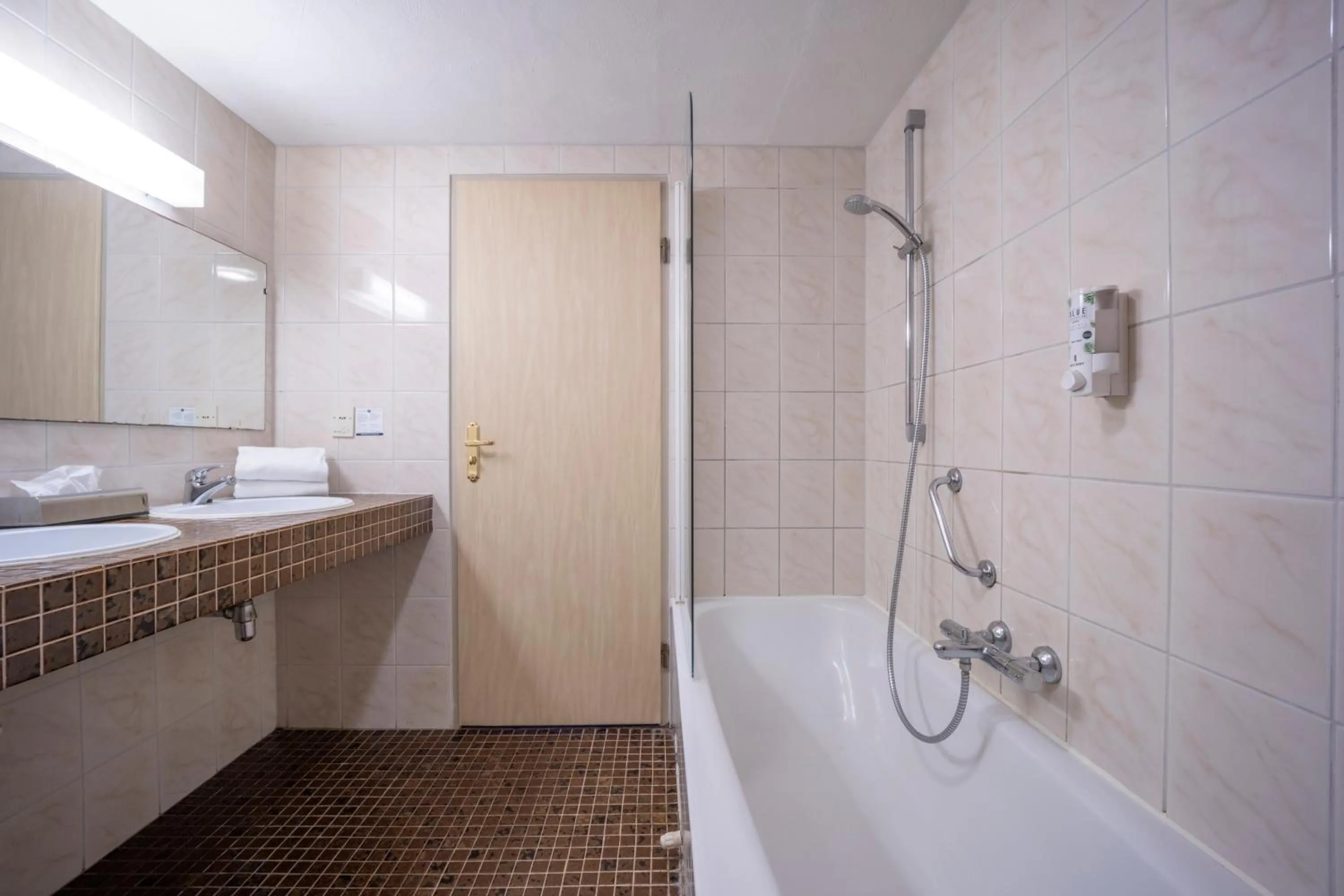 Bathroom in Fletcher Hotel - Restaurant Heiloo