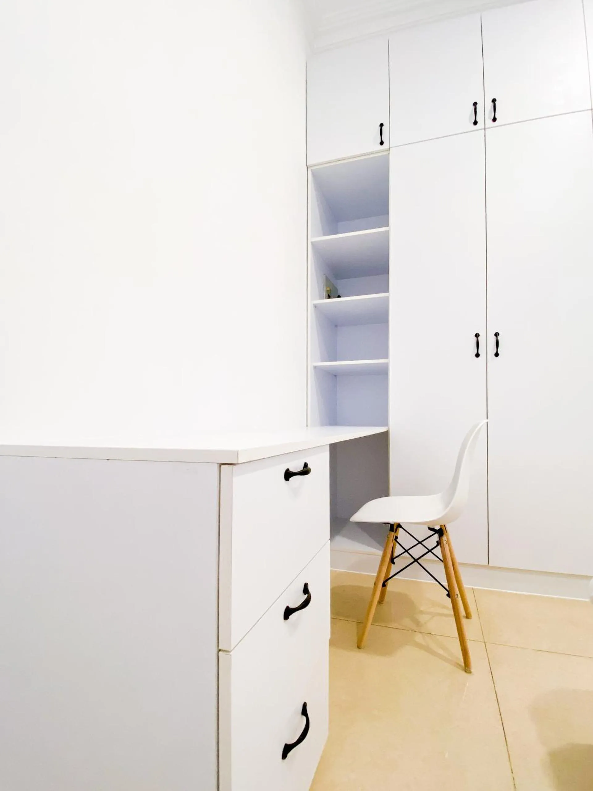 microwave in Zeus Living - Room in Villas An Phu