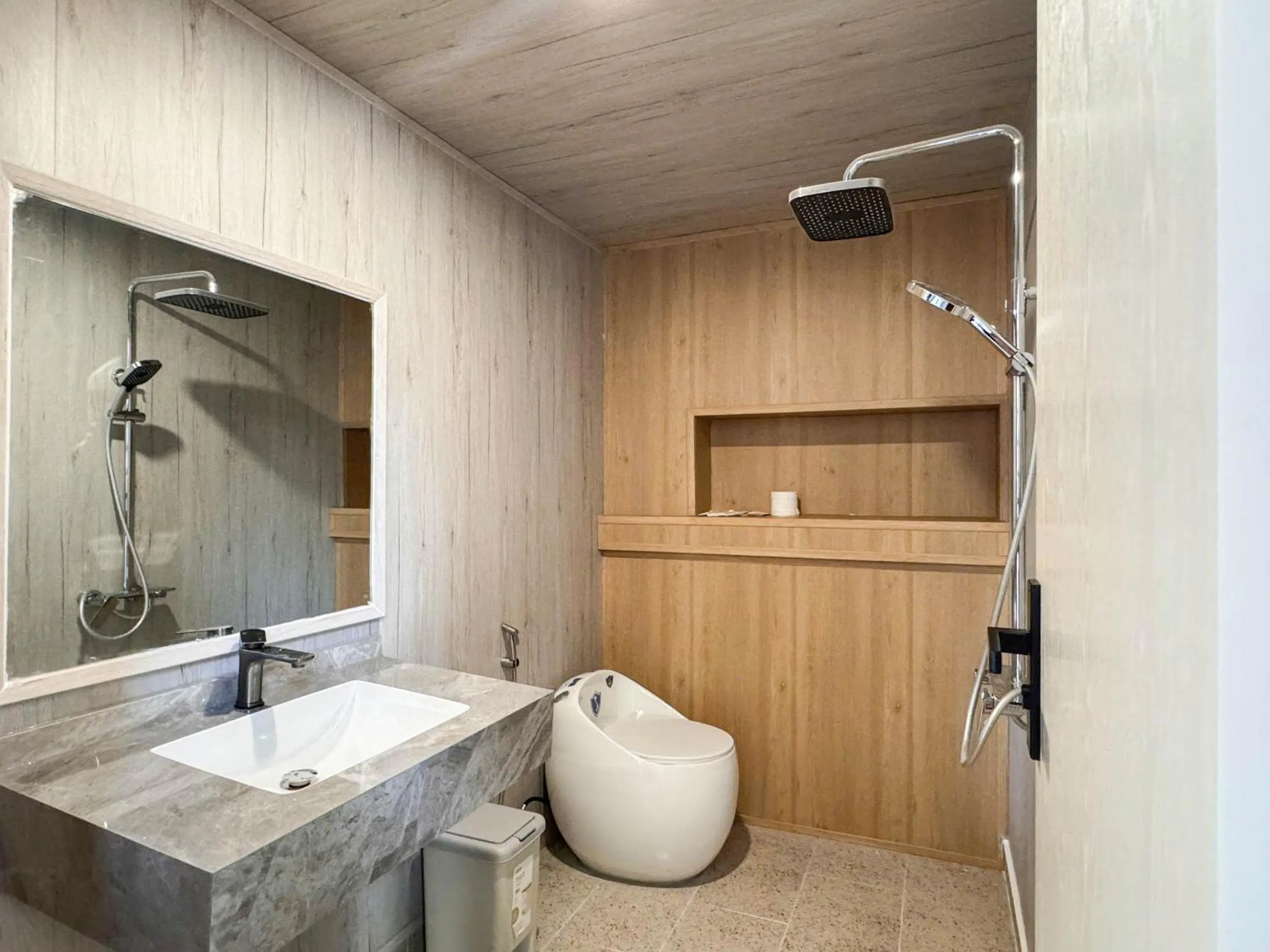 Shower in Zeus Living - Room in Villas An Phu