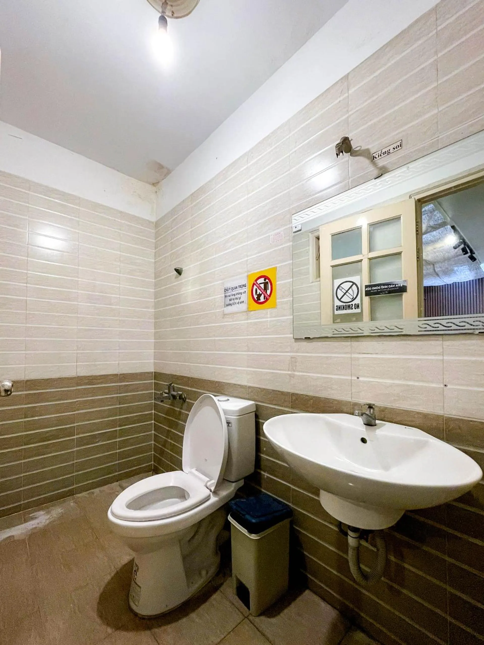 Toilet in Zeus Living - Room in Villas An Phu