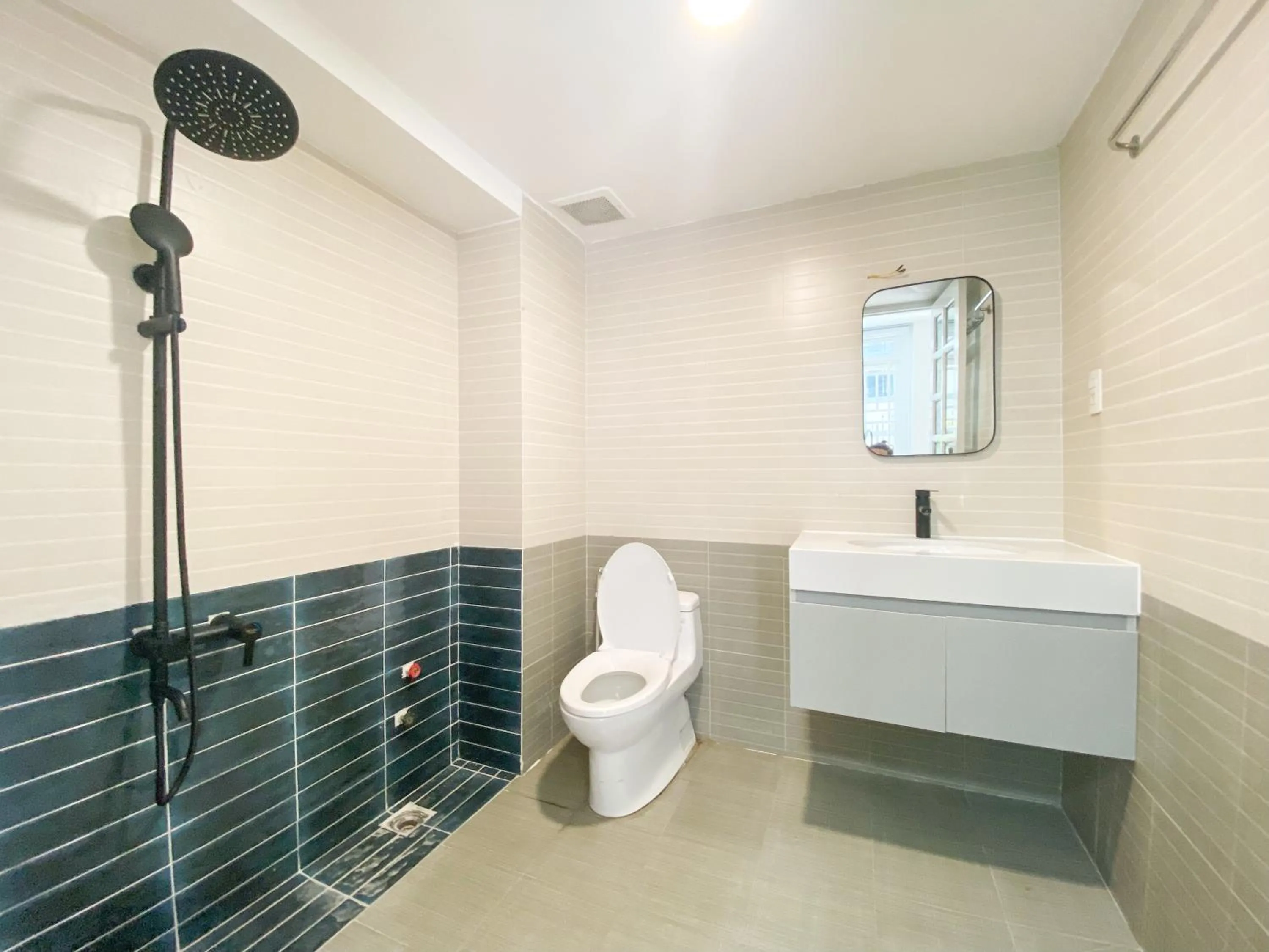 Bathroom in Zeus Living - Room in Villas An Phu