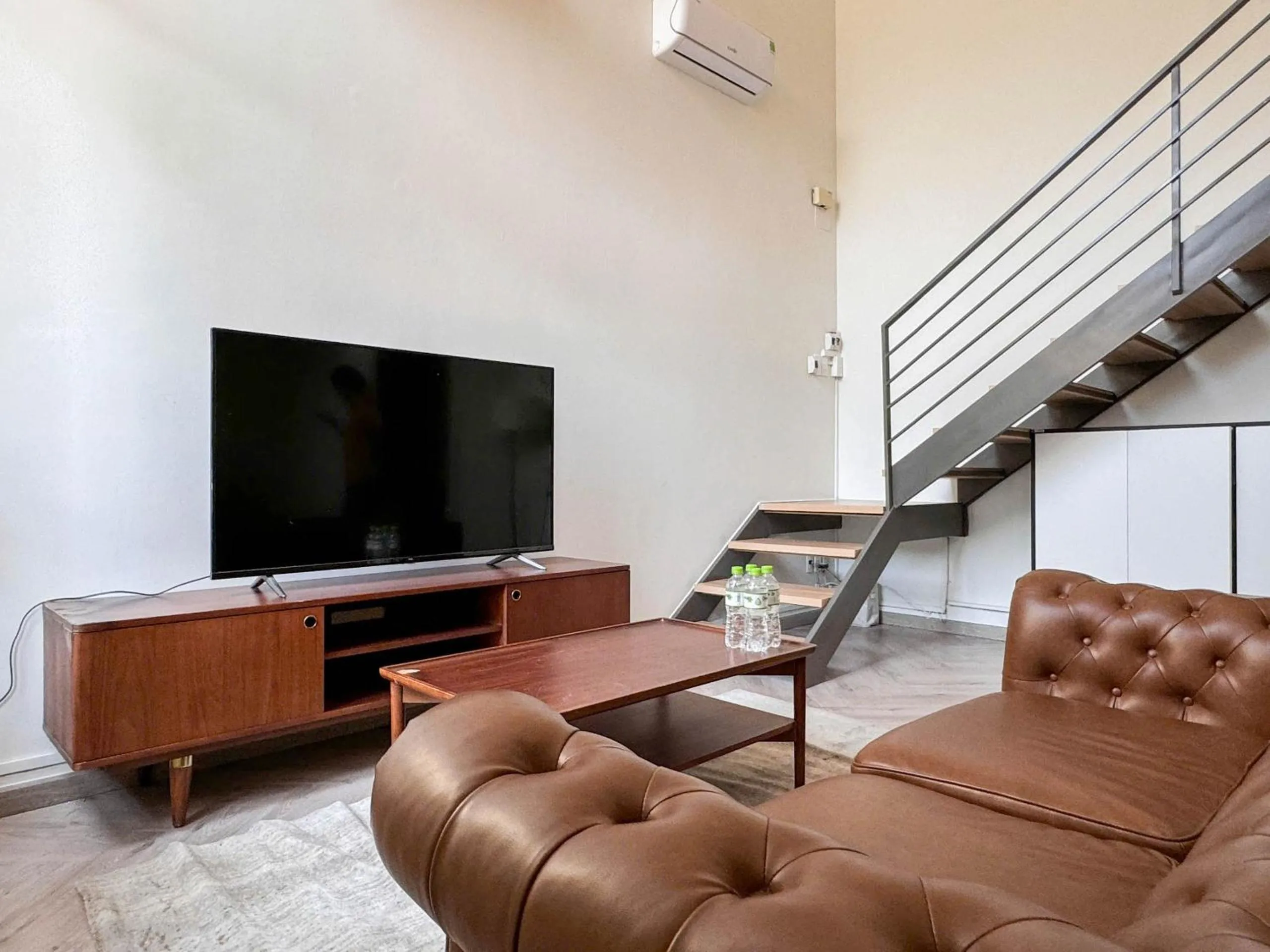 TV and multimedia in Zeus Living - Room in Villas An Phu