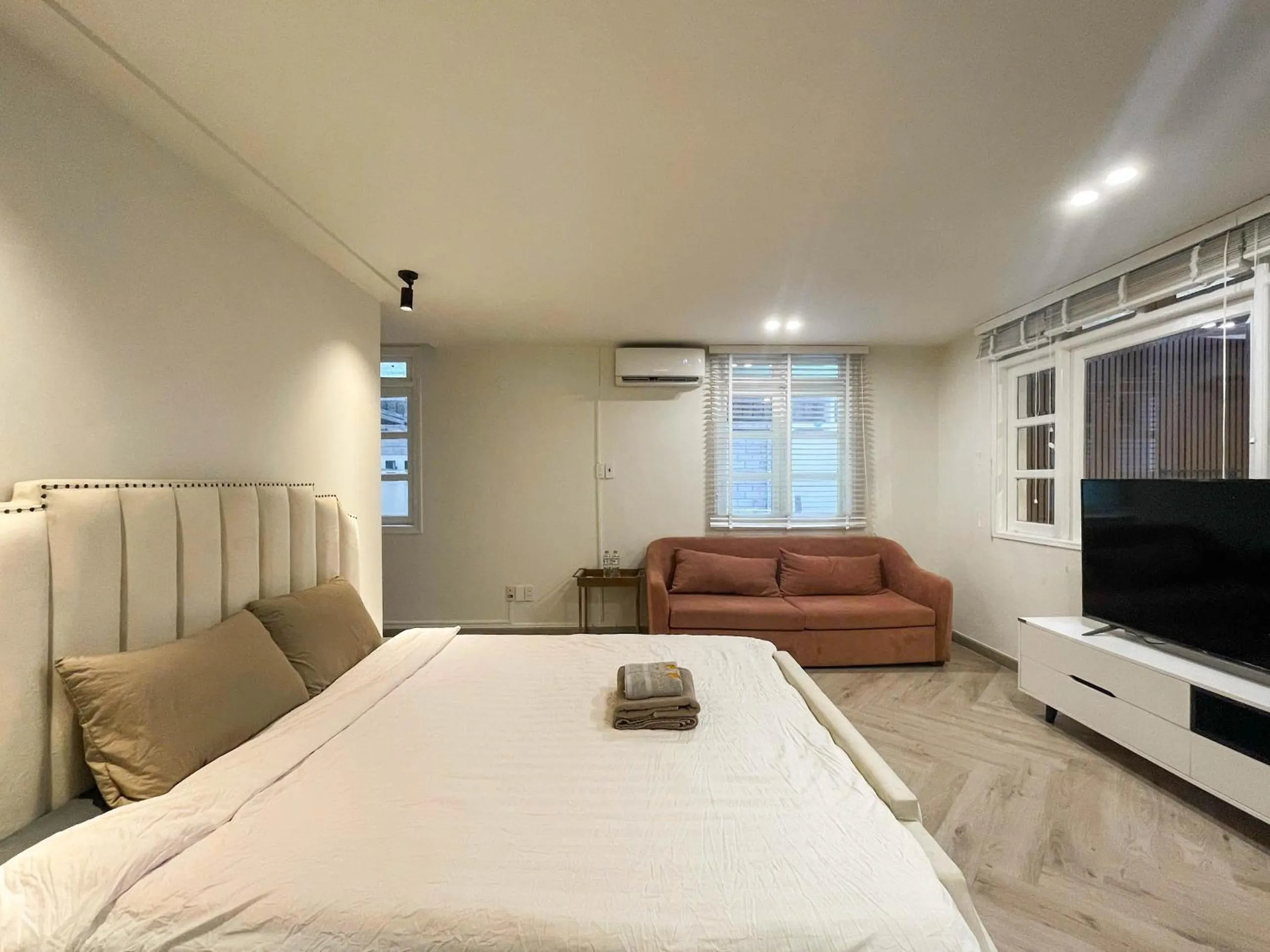 Communal lounge/ TV room, Bed in Zeus Living - Room in Villas An Phu