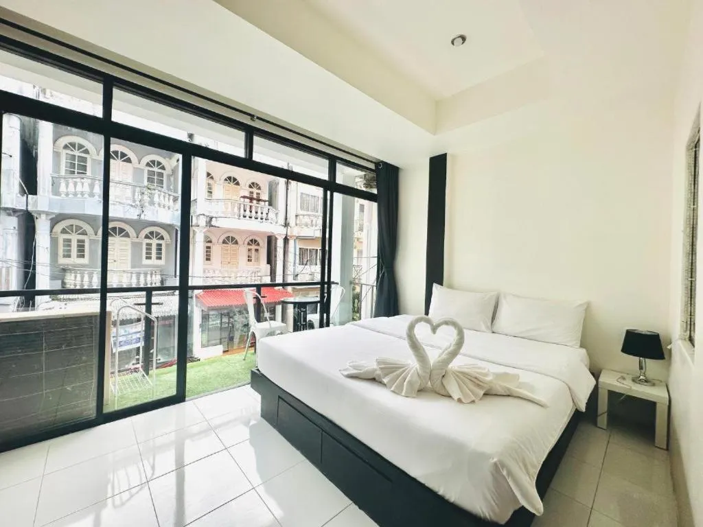 Bed in Beachwalk Patong