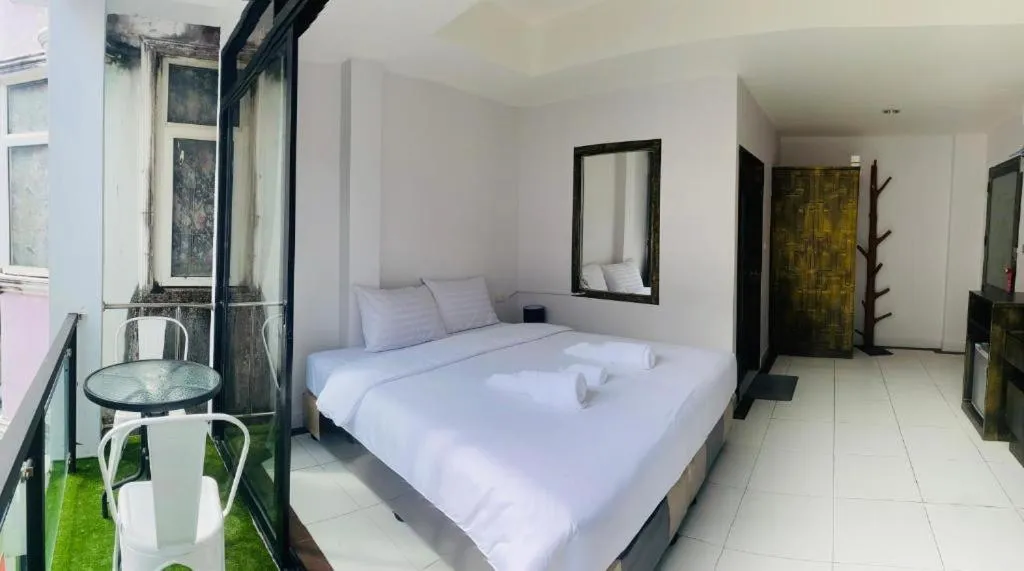 Bed in Beachwalk Patong