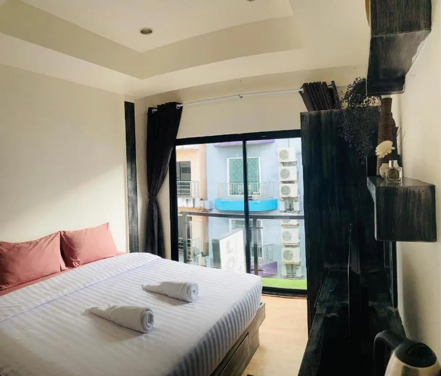 Bed in Beachwalk Patong