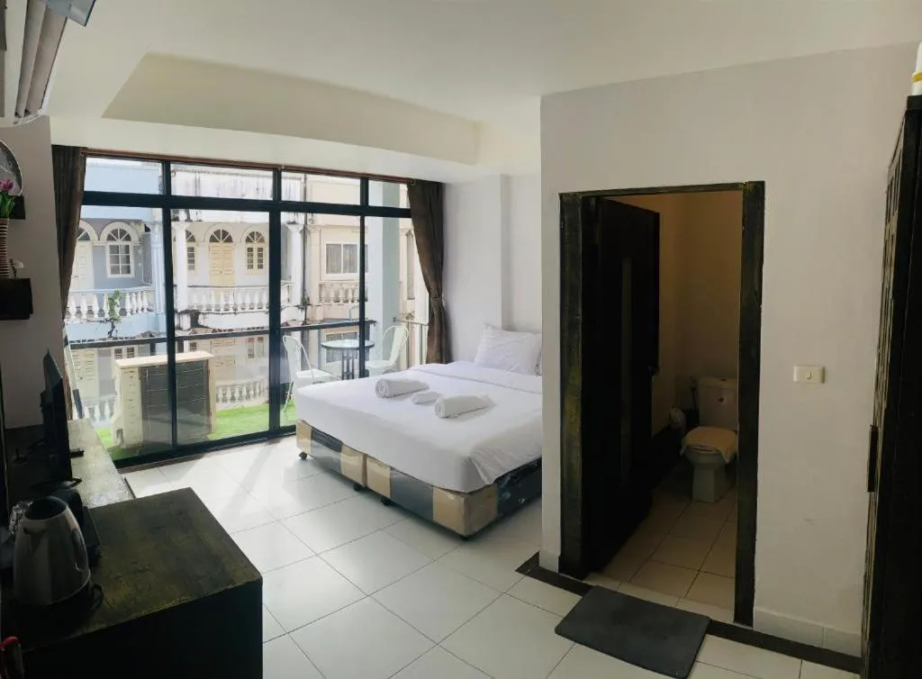 Bed in Beachwalk Patong