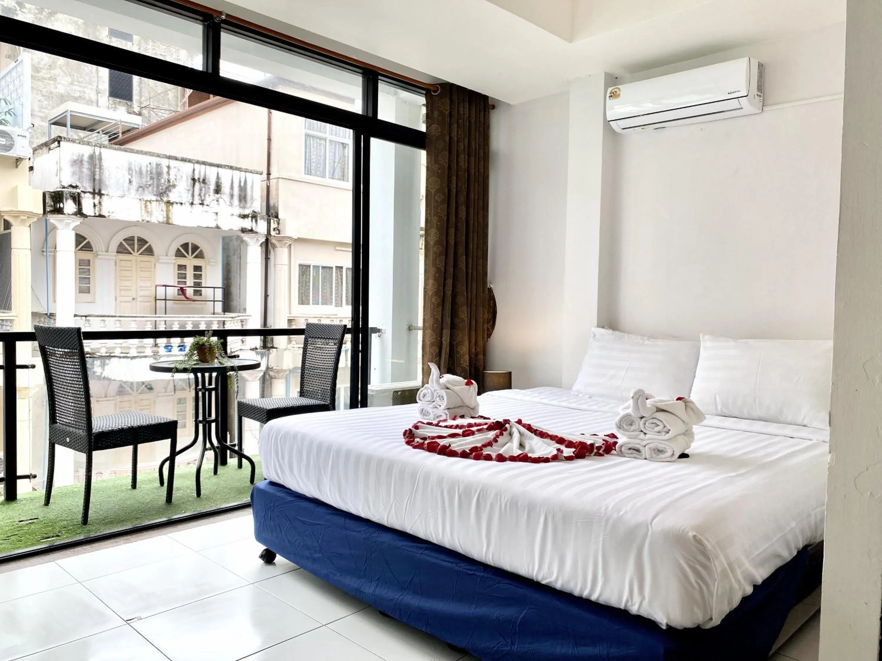 View (from property/room), Bed in Beachwalk Patong