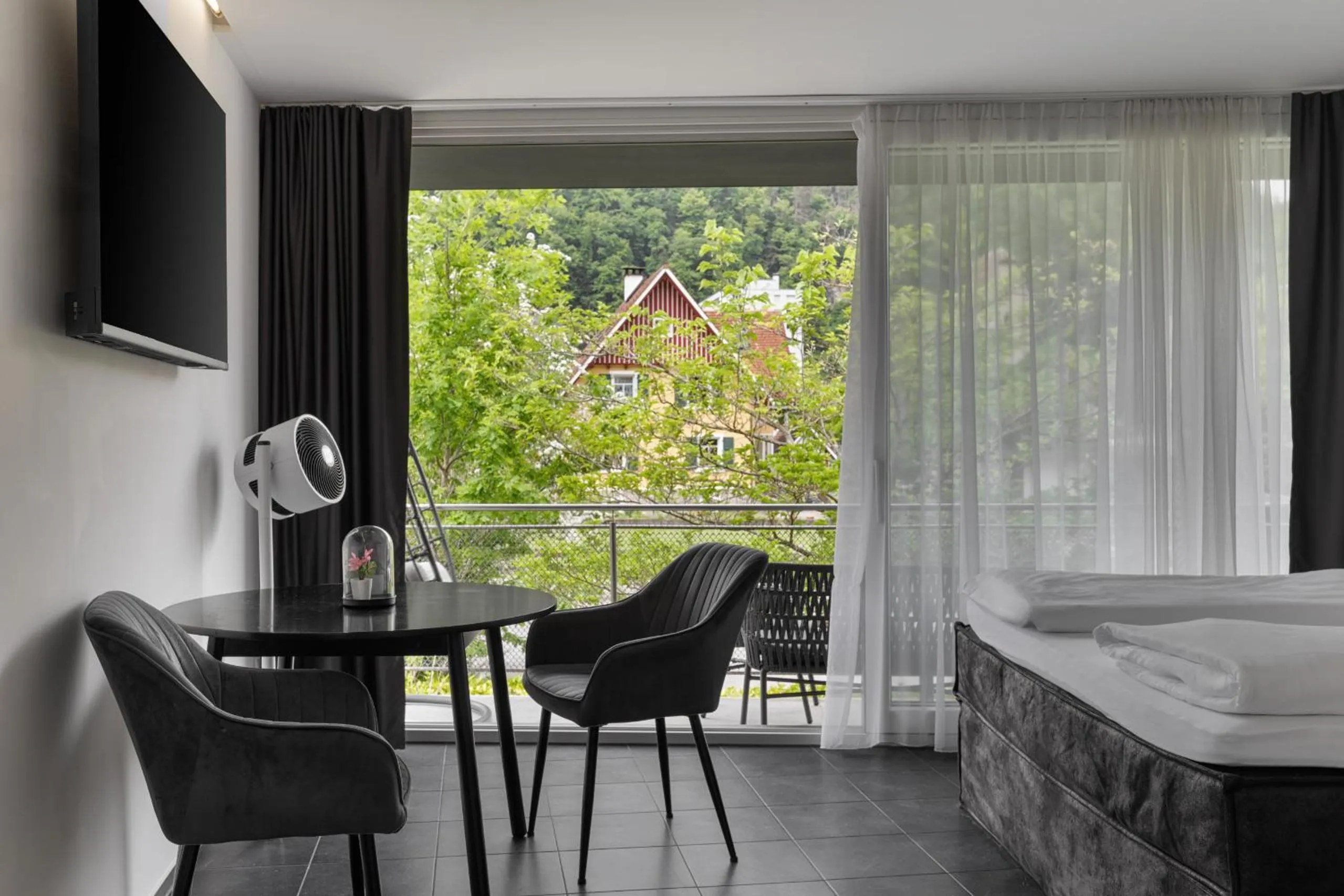 Photo of the whole room, Bed in Motel by Maier Feldkirch - kontaktloser Check-in