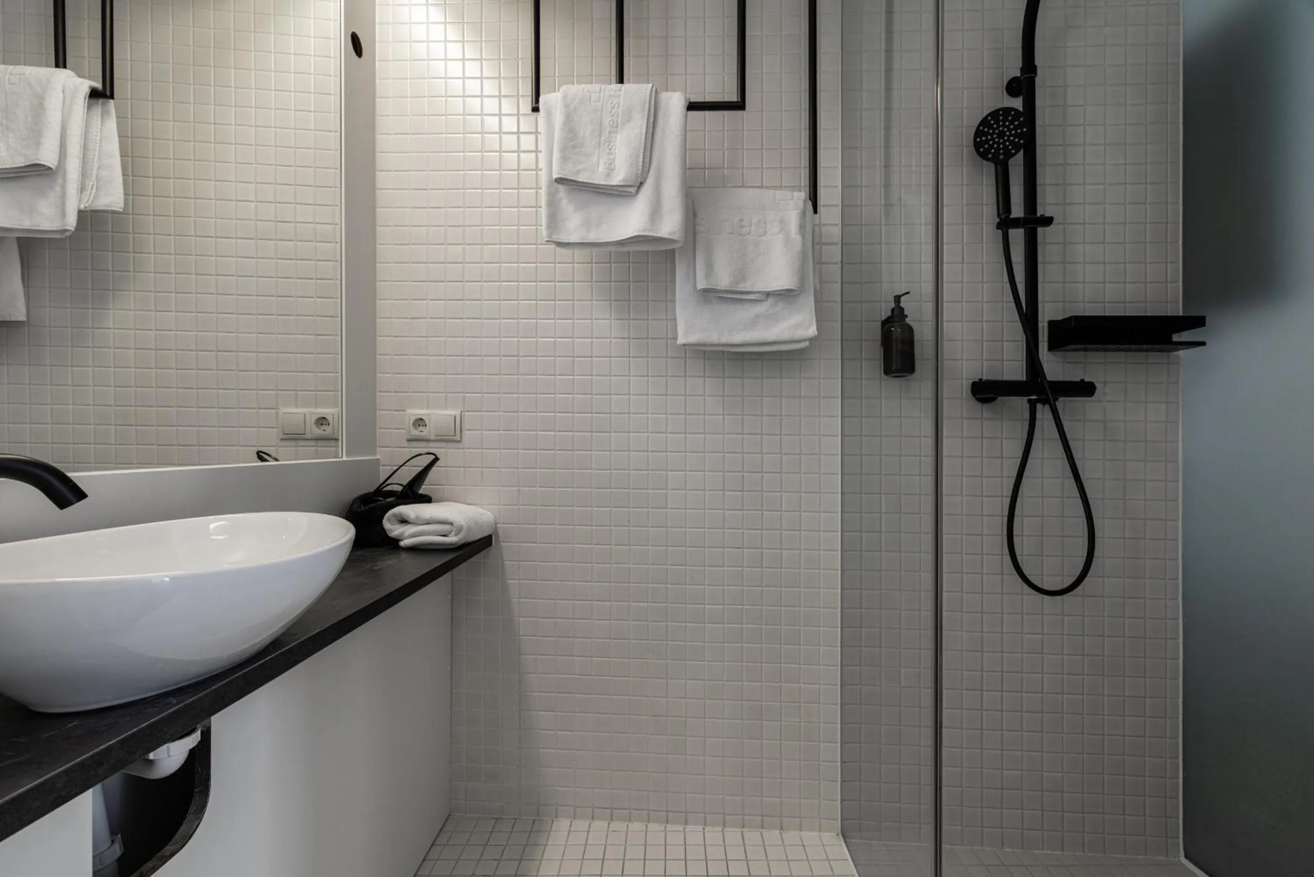 Bathroom in Motel by Maier Feldkirch - kontaktloser Check-in