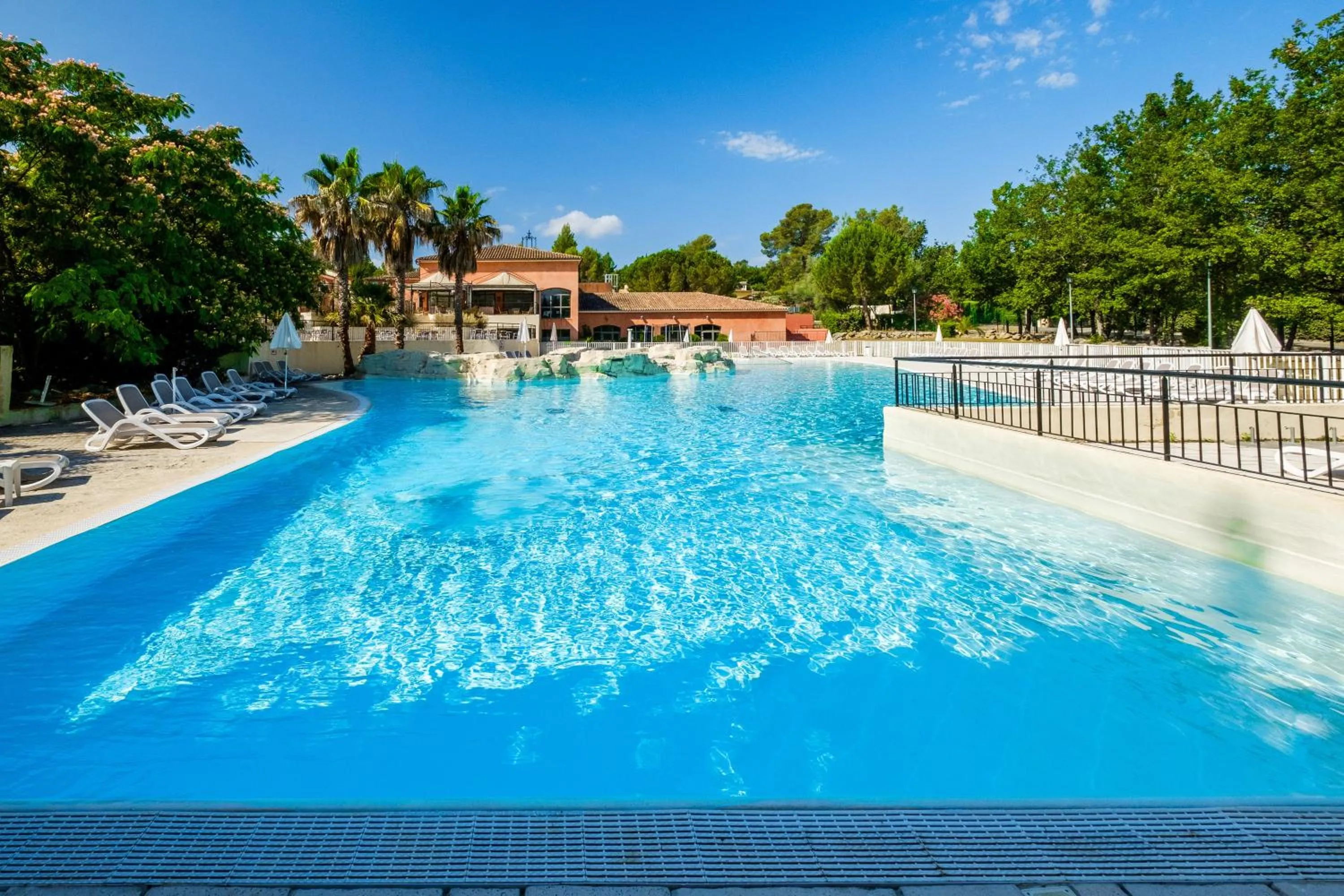 Swimming pool in Domaine de Fayence