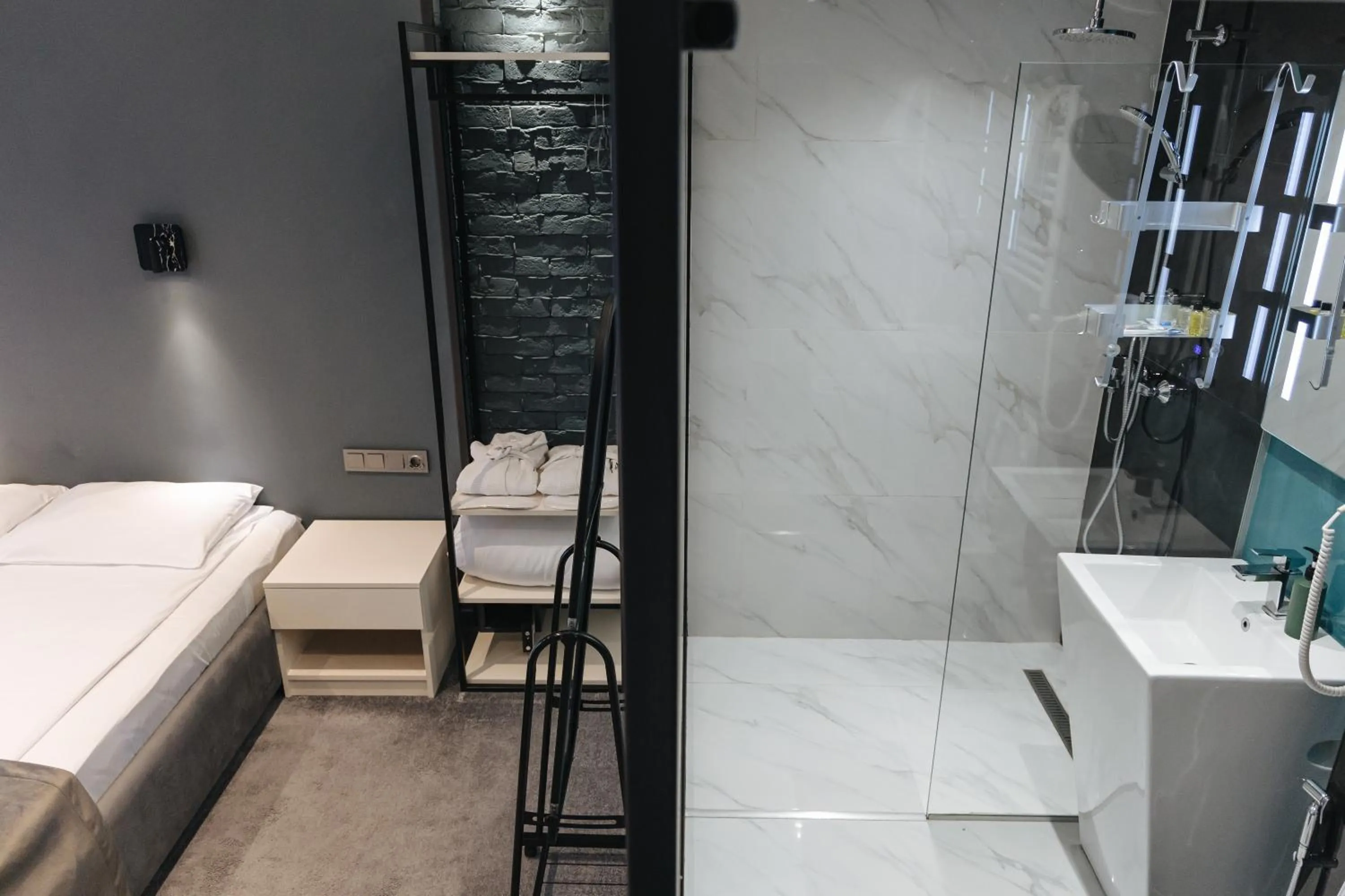 Bathroom, Bed in Ariam Boutique Hotel