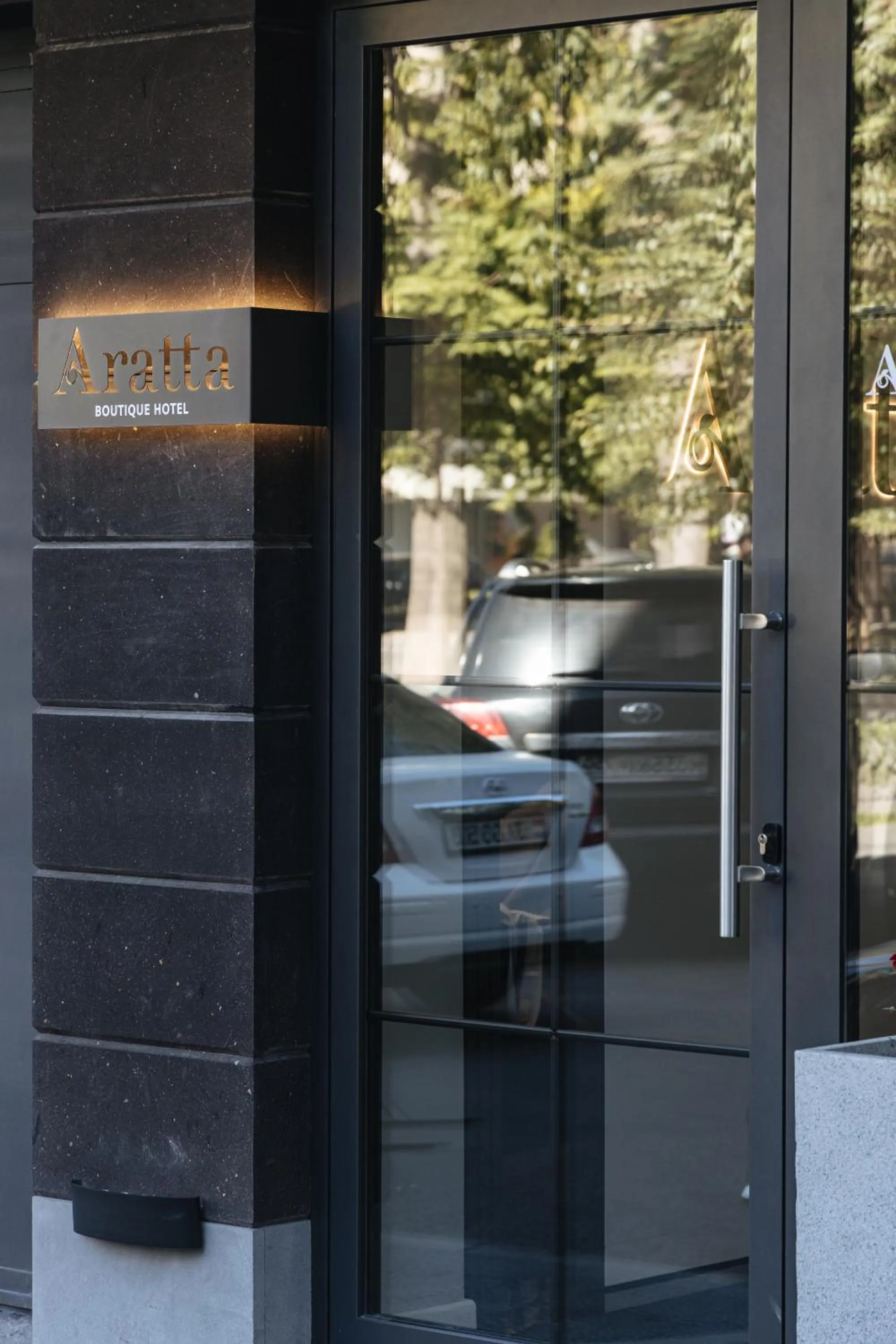 Facade/entrance in Aratta Boutique Hotel