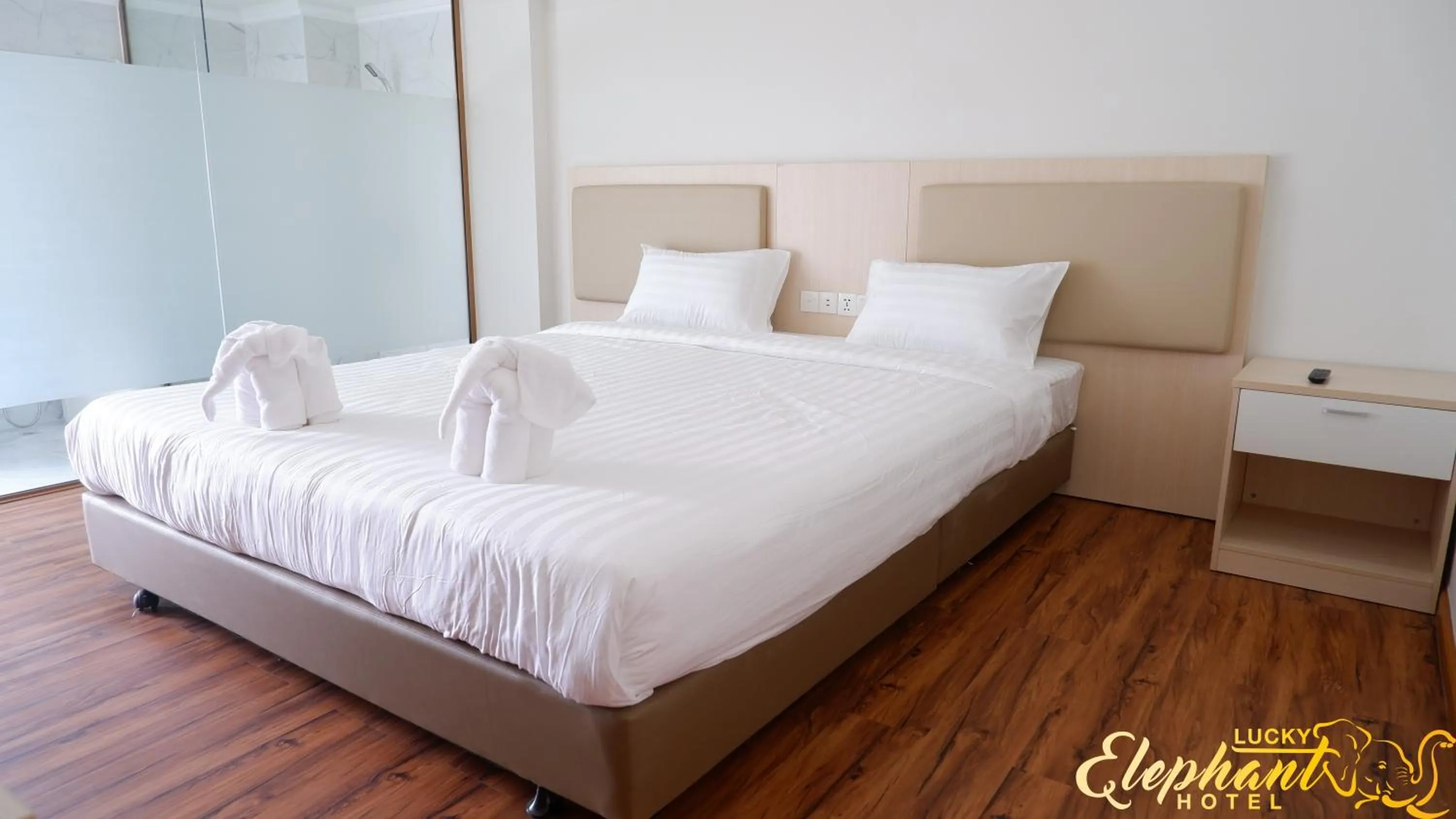 Bedroom, Bed in Lucky Elephant Hotel