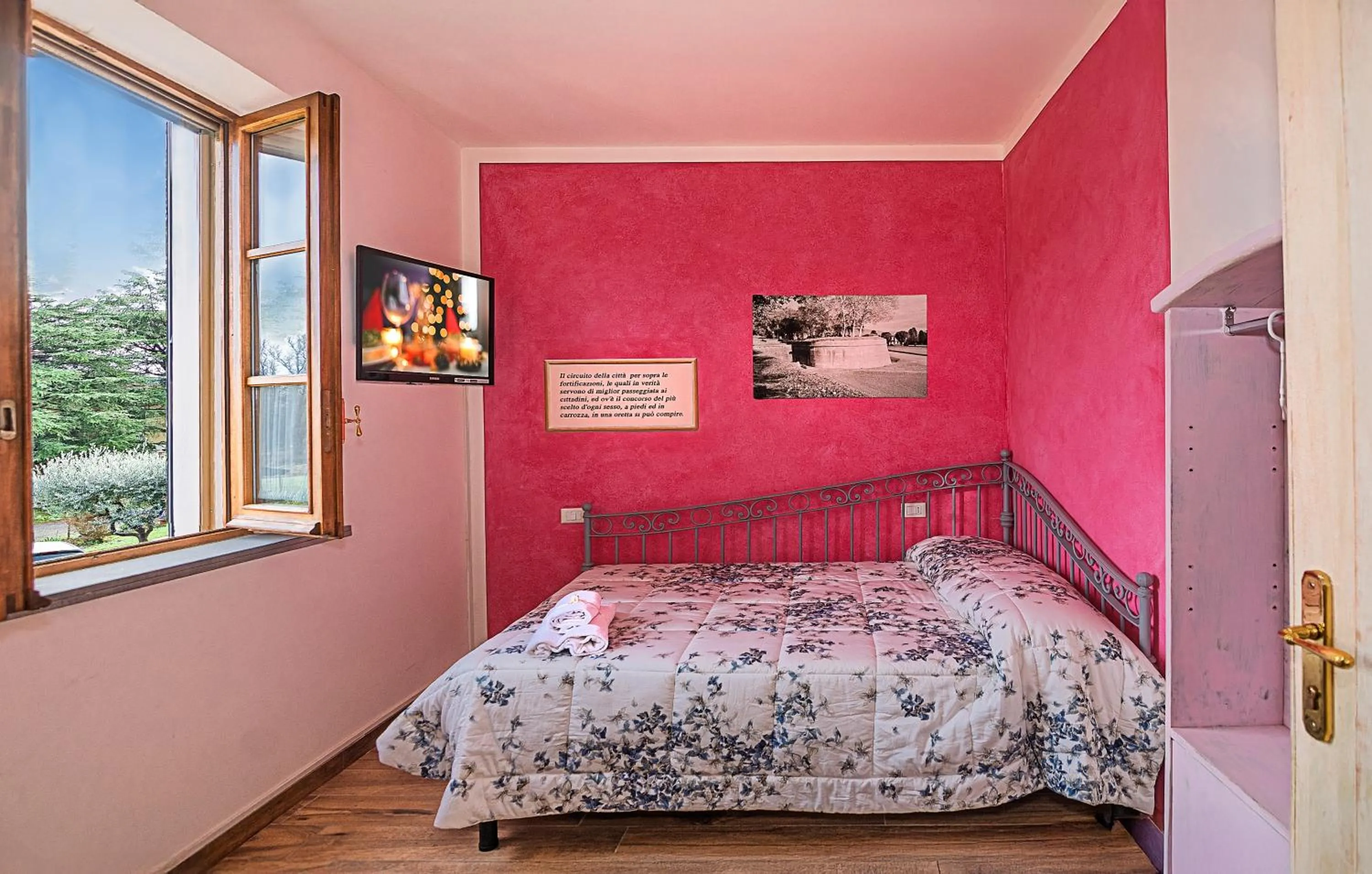 Bed in B&B Il Giardino dei Poeti and Apartaments