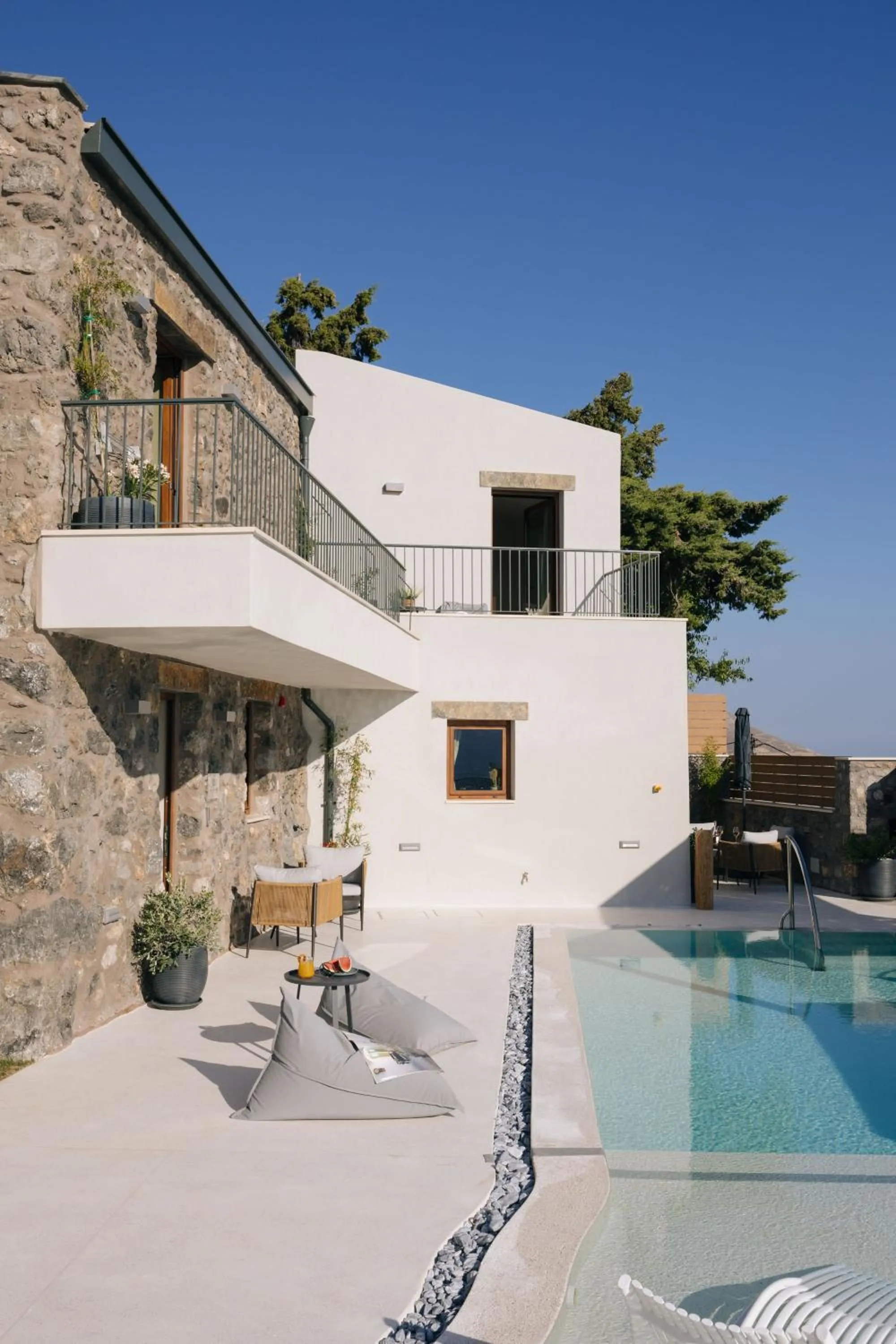 Property building in Mirthea Suites