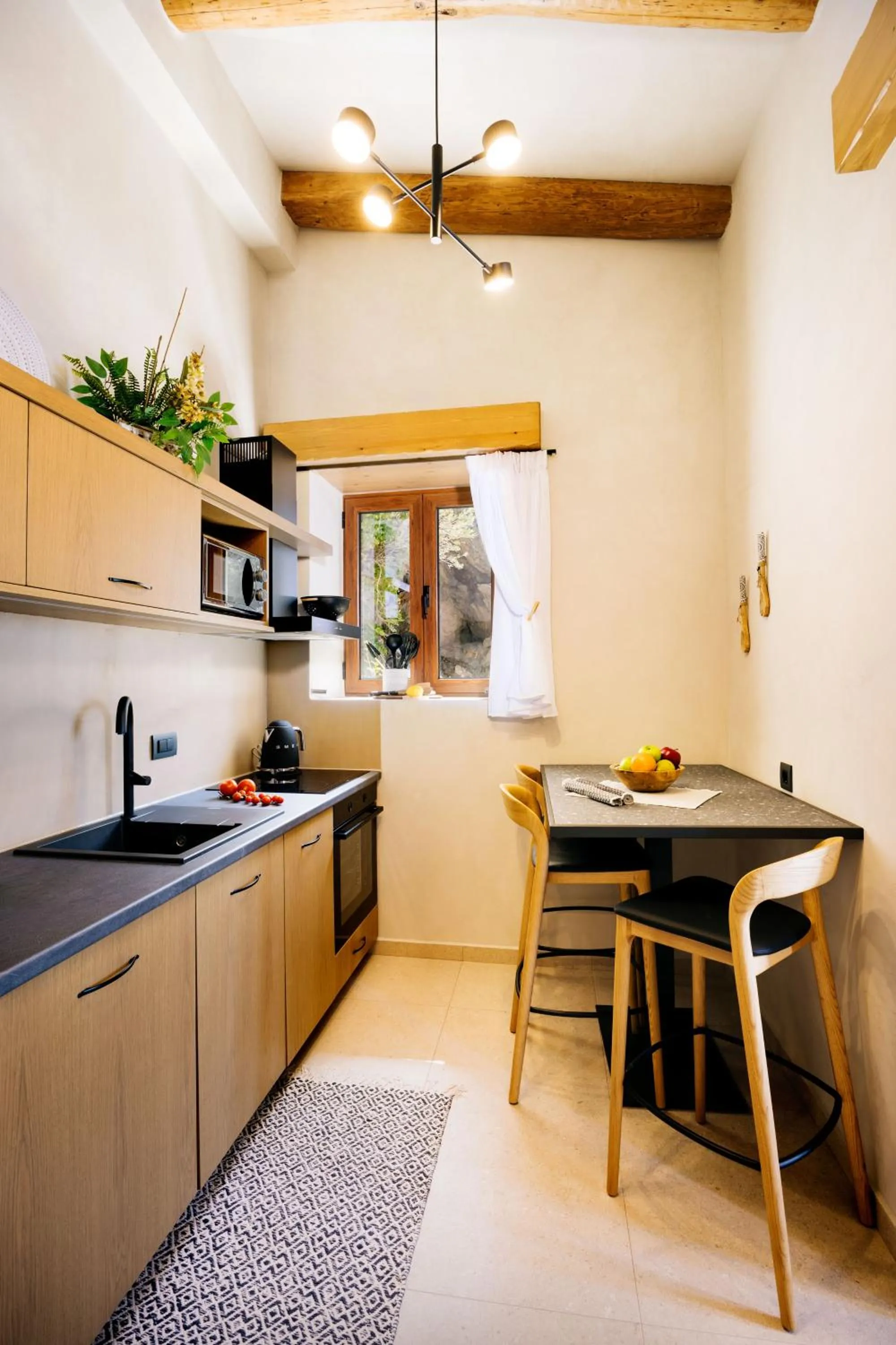 Kitchen or kitchenette in Mirthea Suites