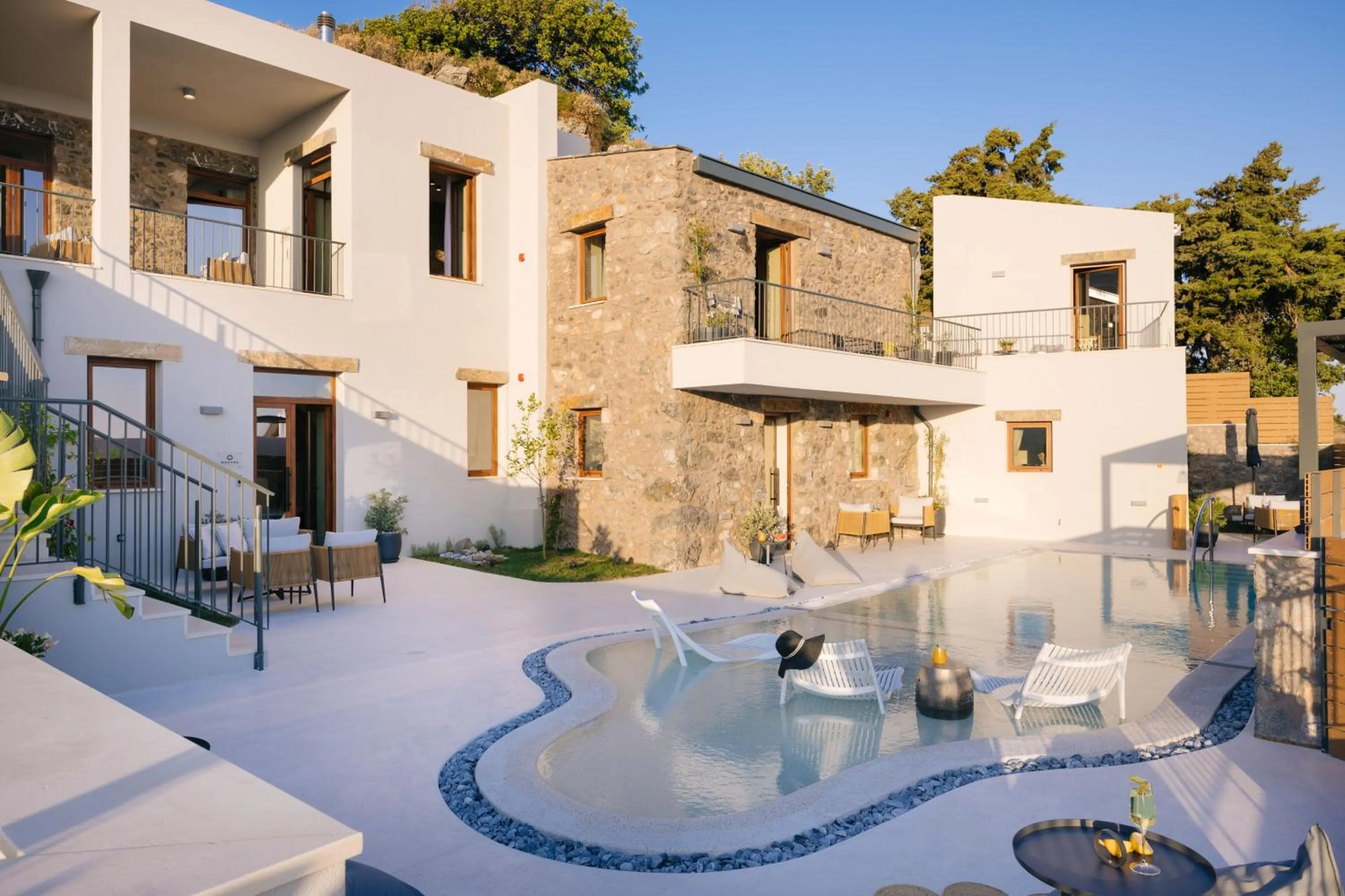 Property building in Mirthea Suites