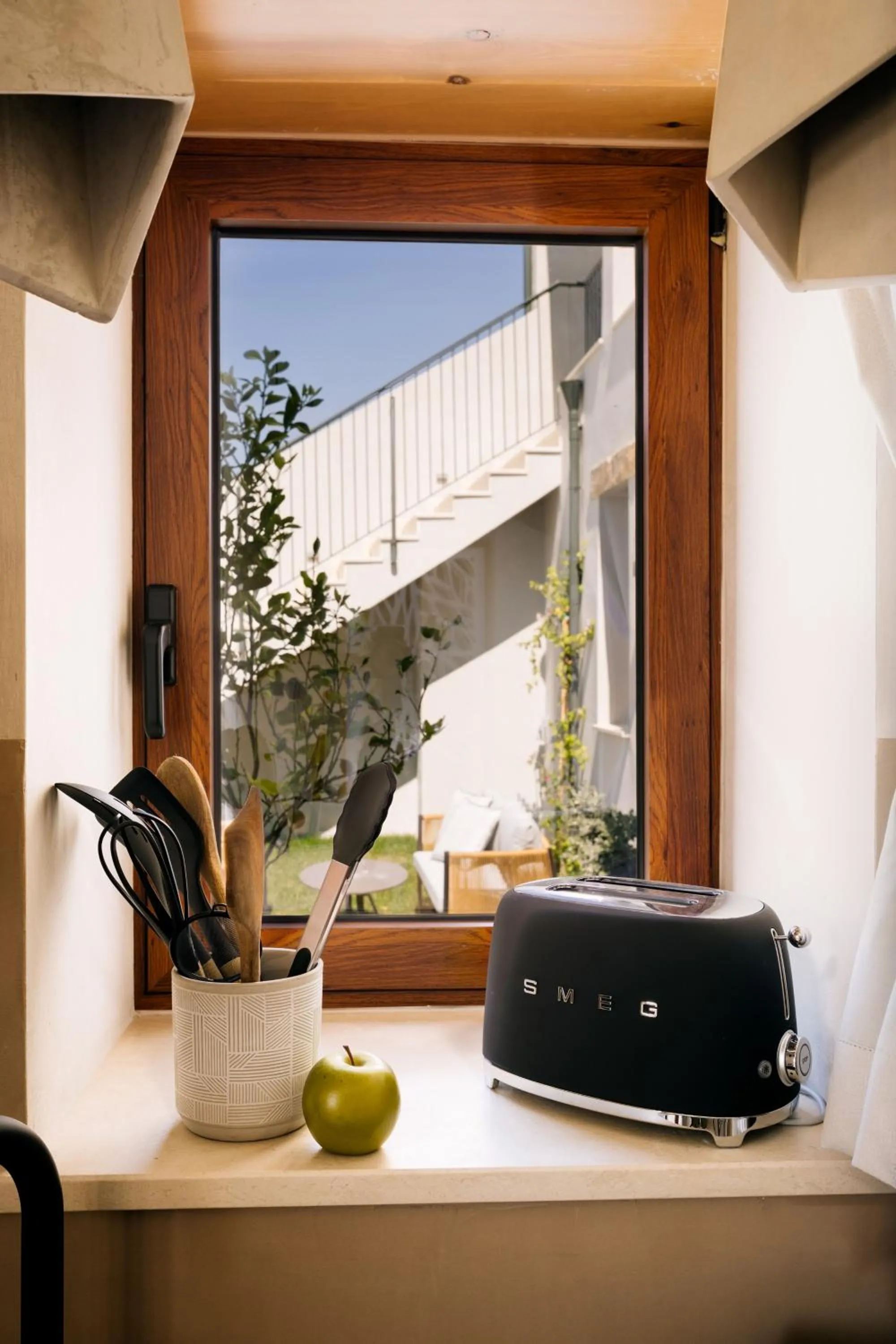 Kitchen or kitchenette in Mirthea Suites