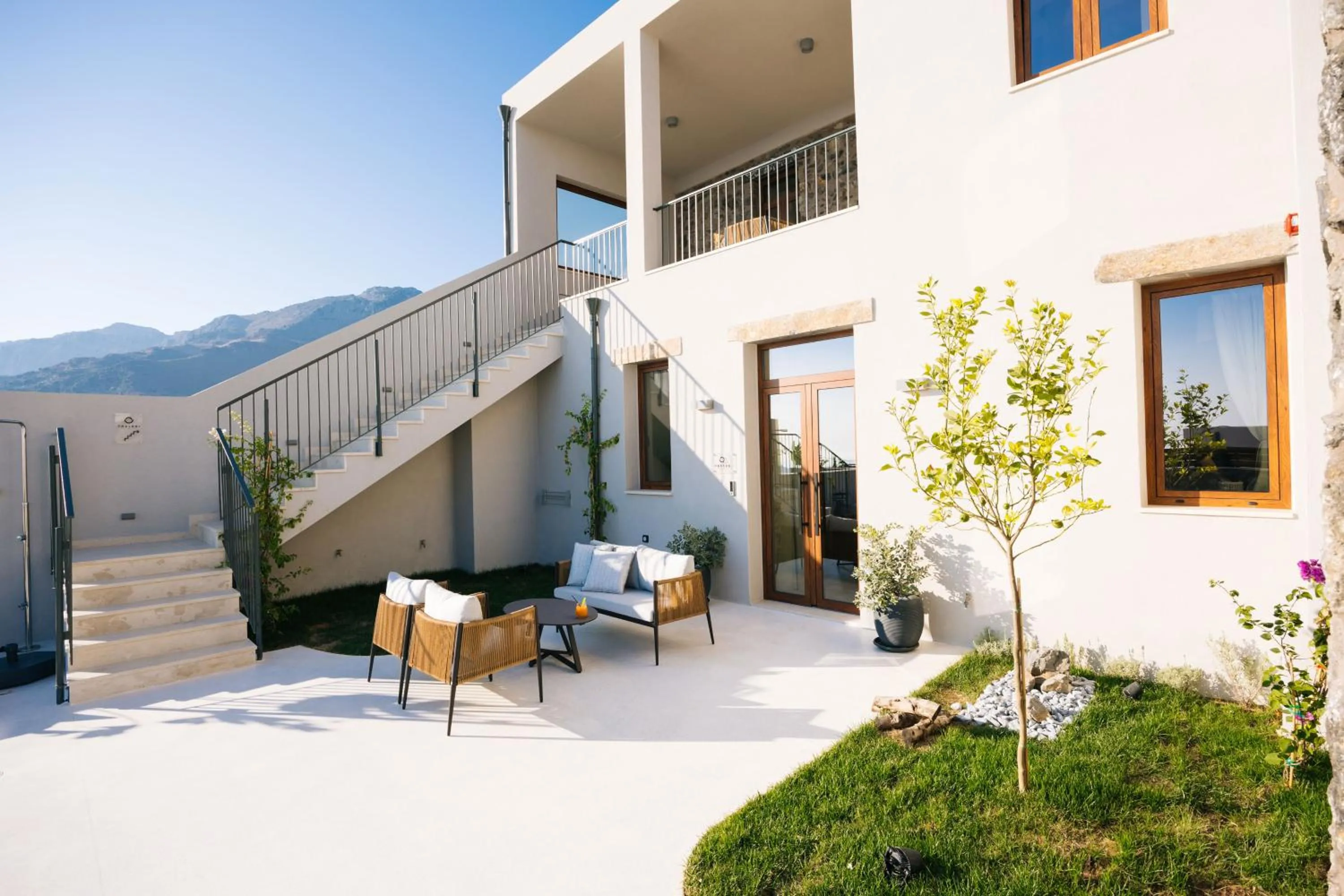 Property building in Mirthea Suites