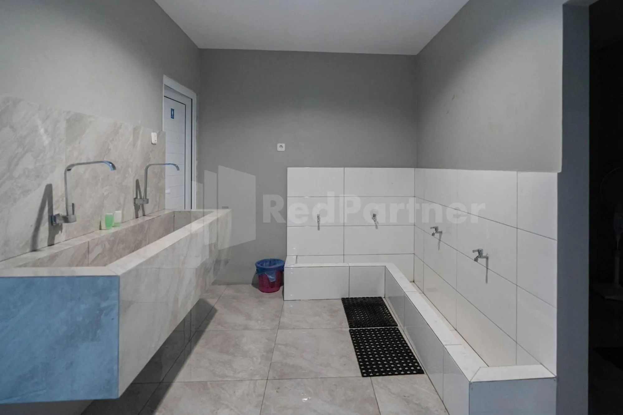 Bathroom in New Gentala Hotel Medan RedPartner