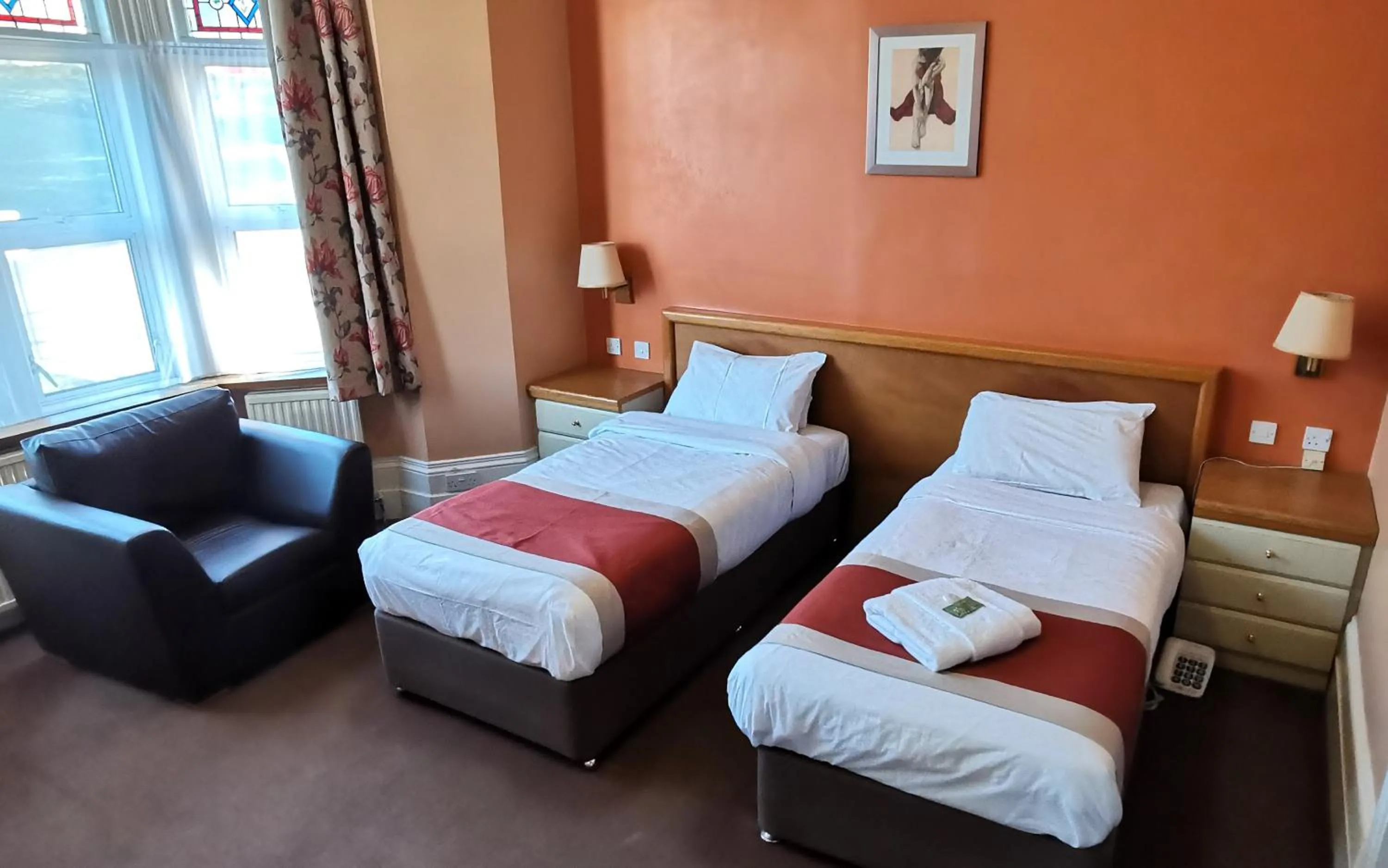 Bedroom, Bed in Russell Hotel