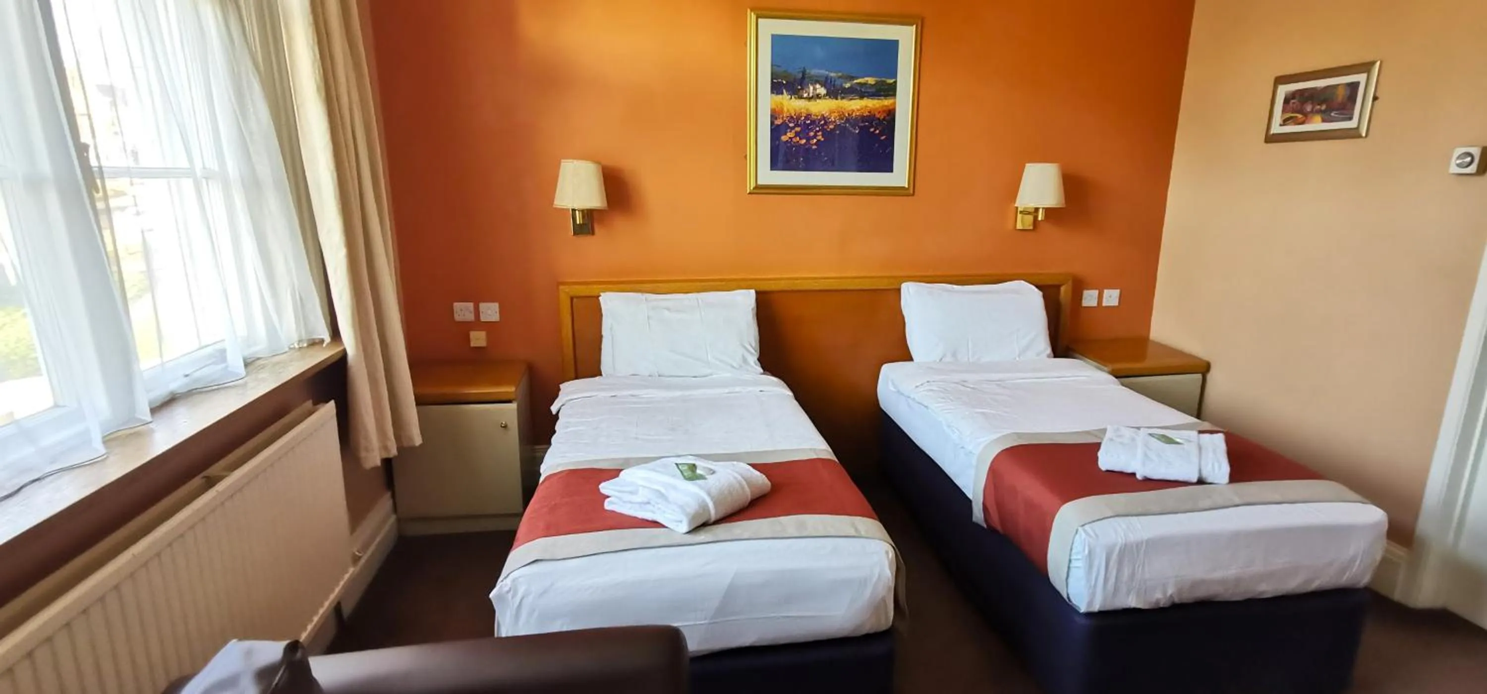 Bedroom, Bed in Russell Hotel