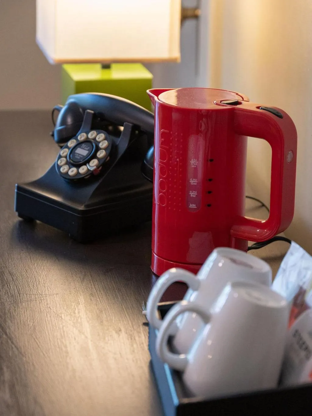 Coffee/tea facilities in Oakhurst Inn at the University