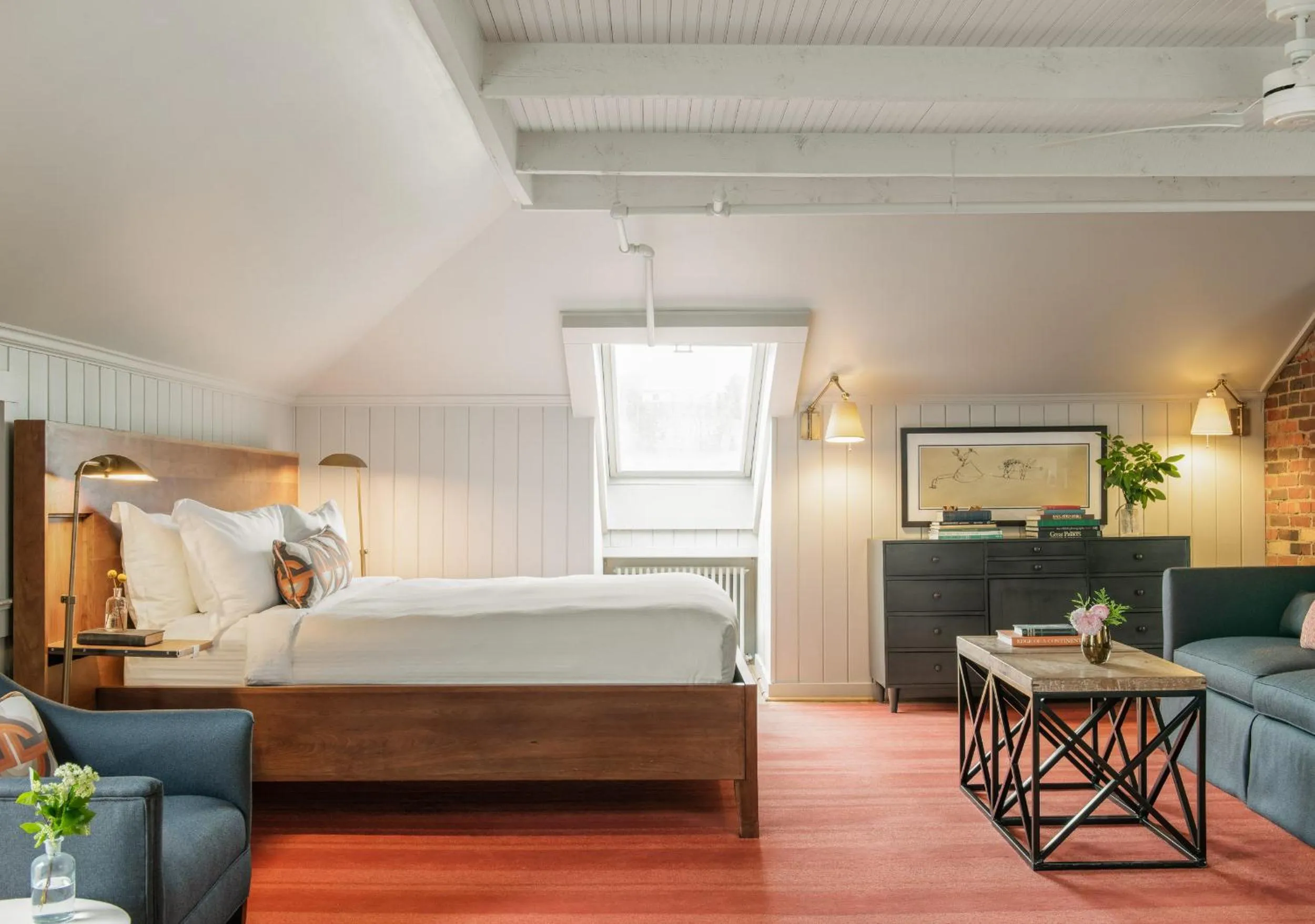 Bedroom, Bed in Oakhurst Inn at the University