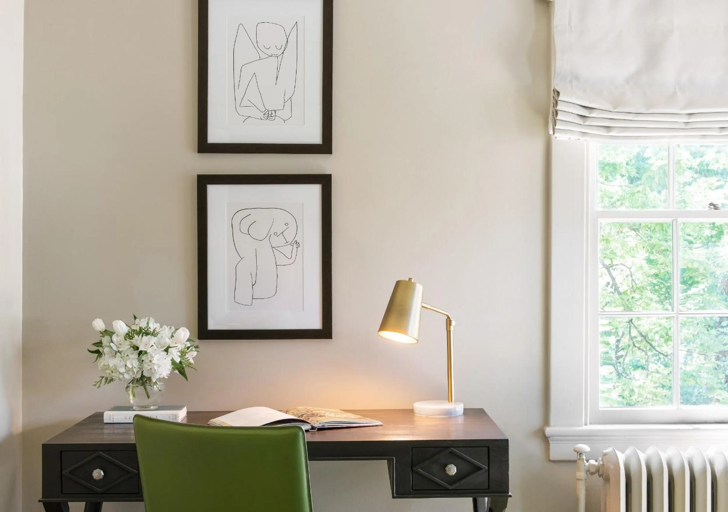 Bedroom in Oakhurst Inn at the University