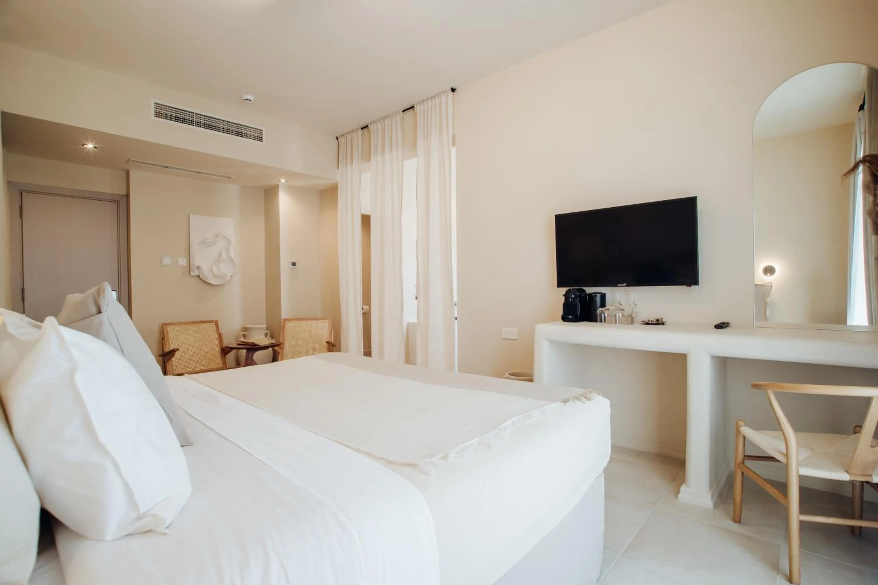 TV and multimedia, Bed in Thymises Boutique Hotel