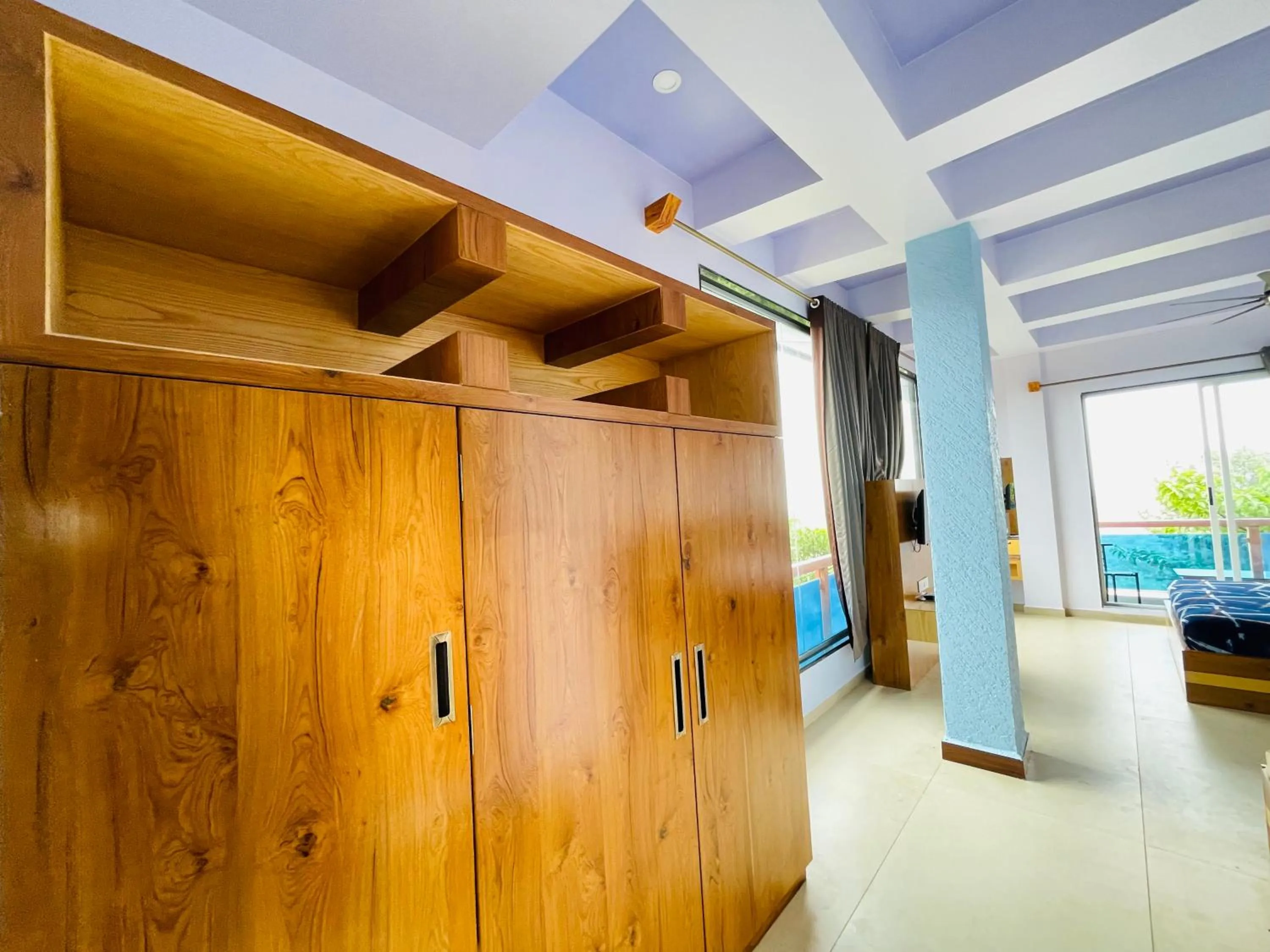 microwave in hotel saptarang residency panhala