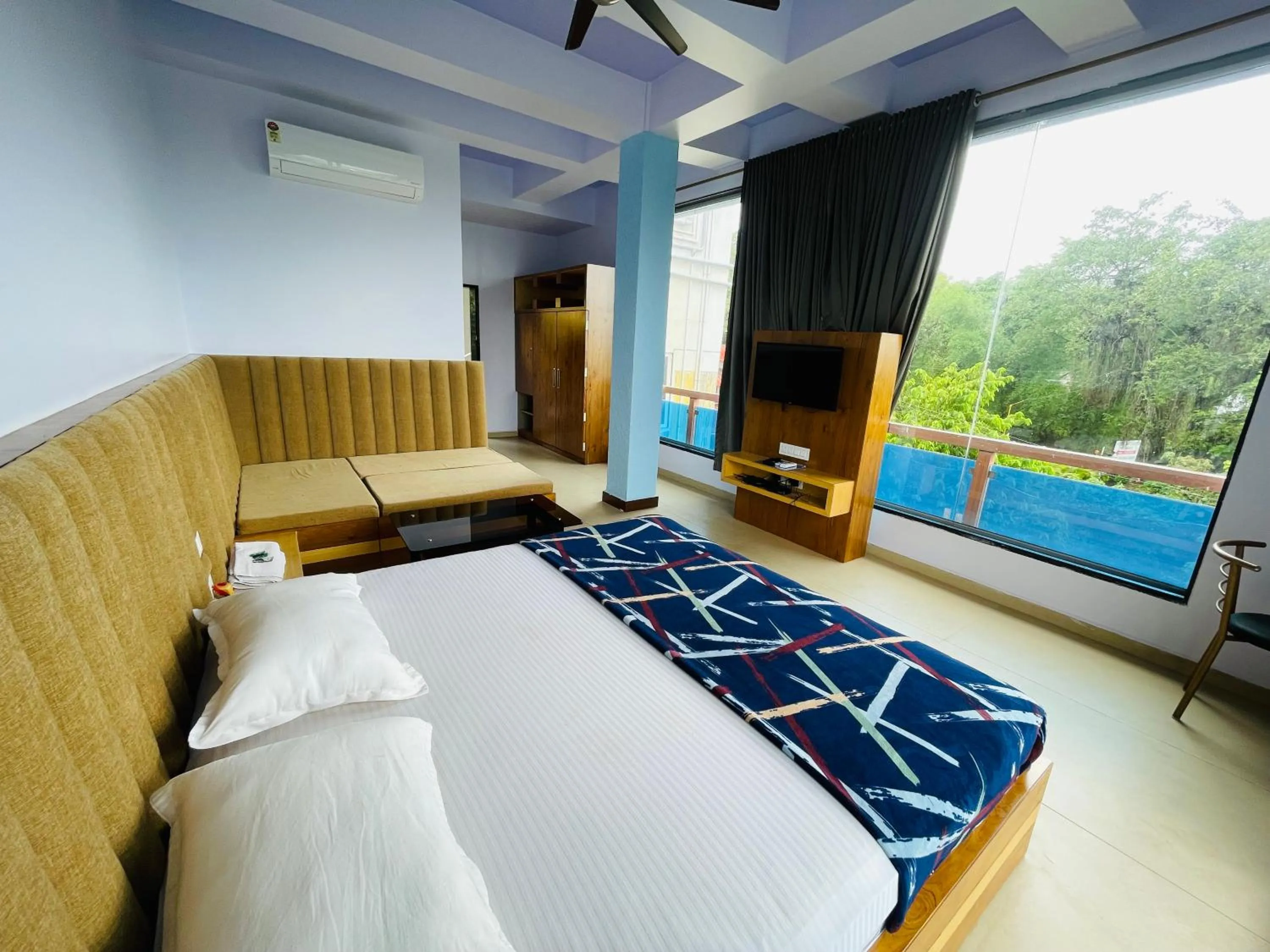 Communal lounge/ TV room, Bed in hotel saptarang residency panhala