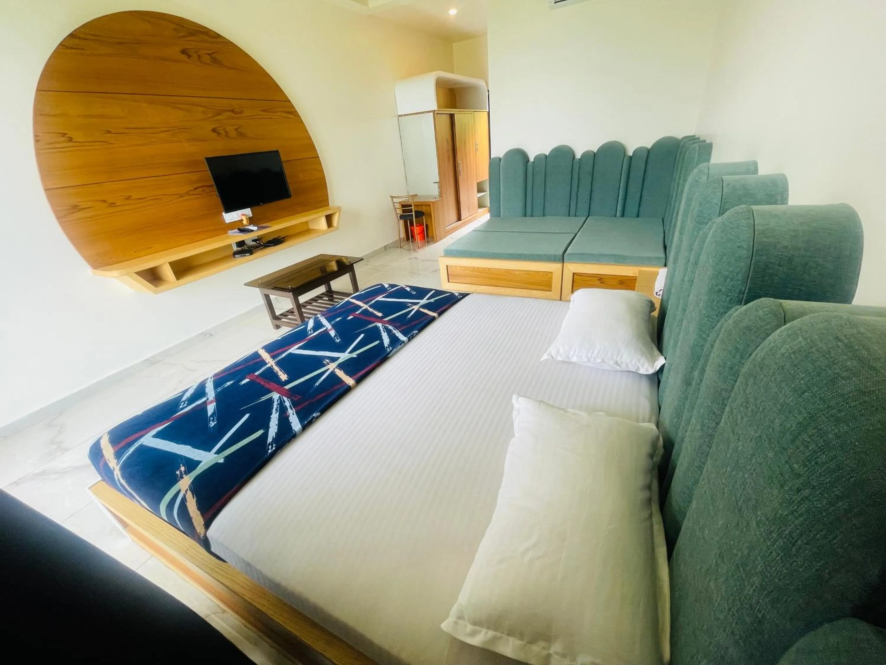 Communal lounge/ TV room, Bed in hotel saptarang residency panhala