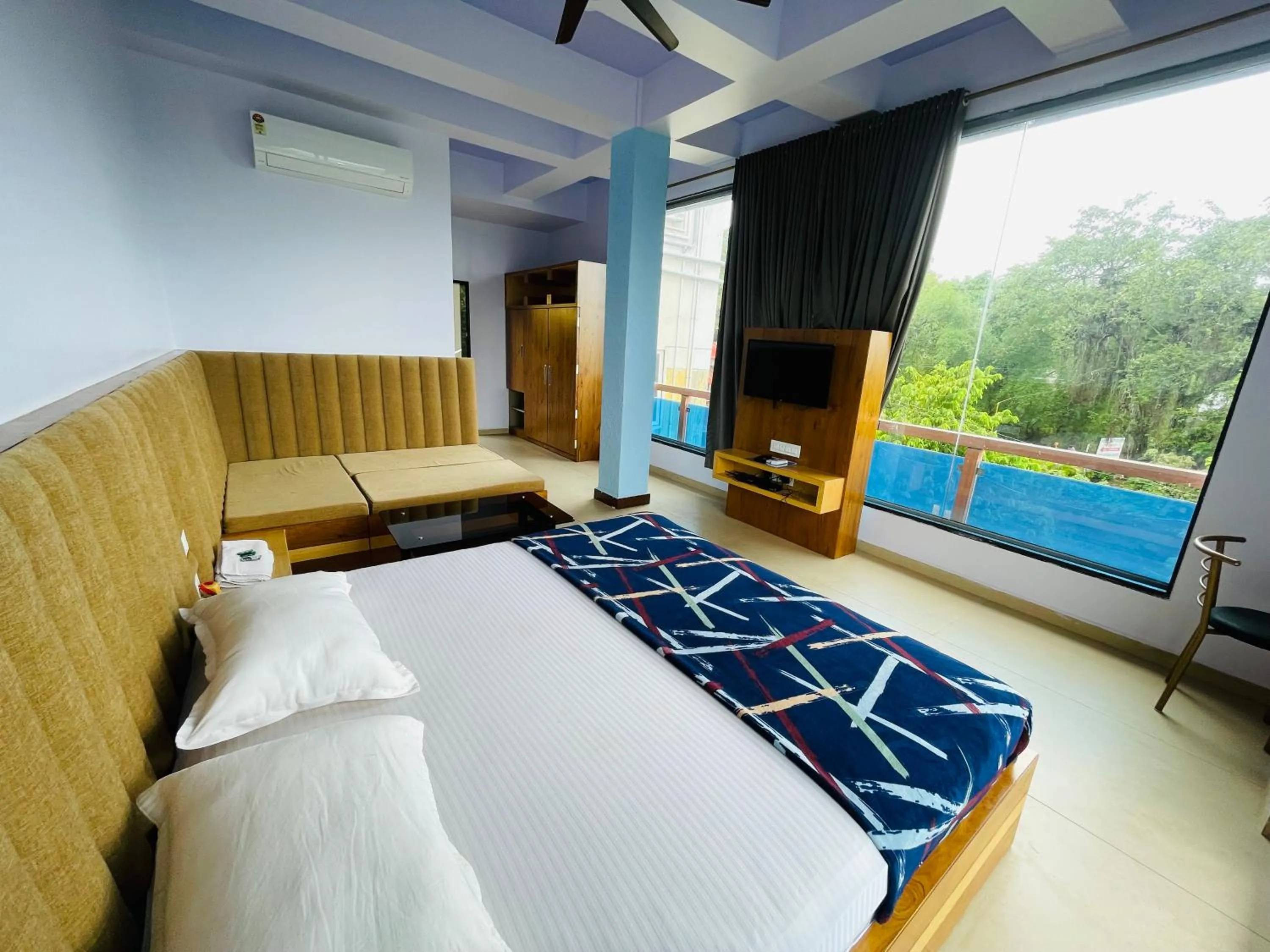 Communal lounge/ TV room, Bed in hotel saptarang residency panhala