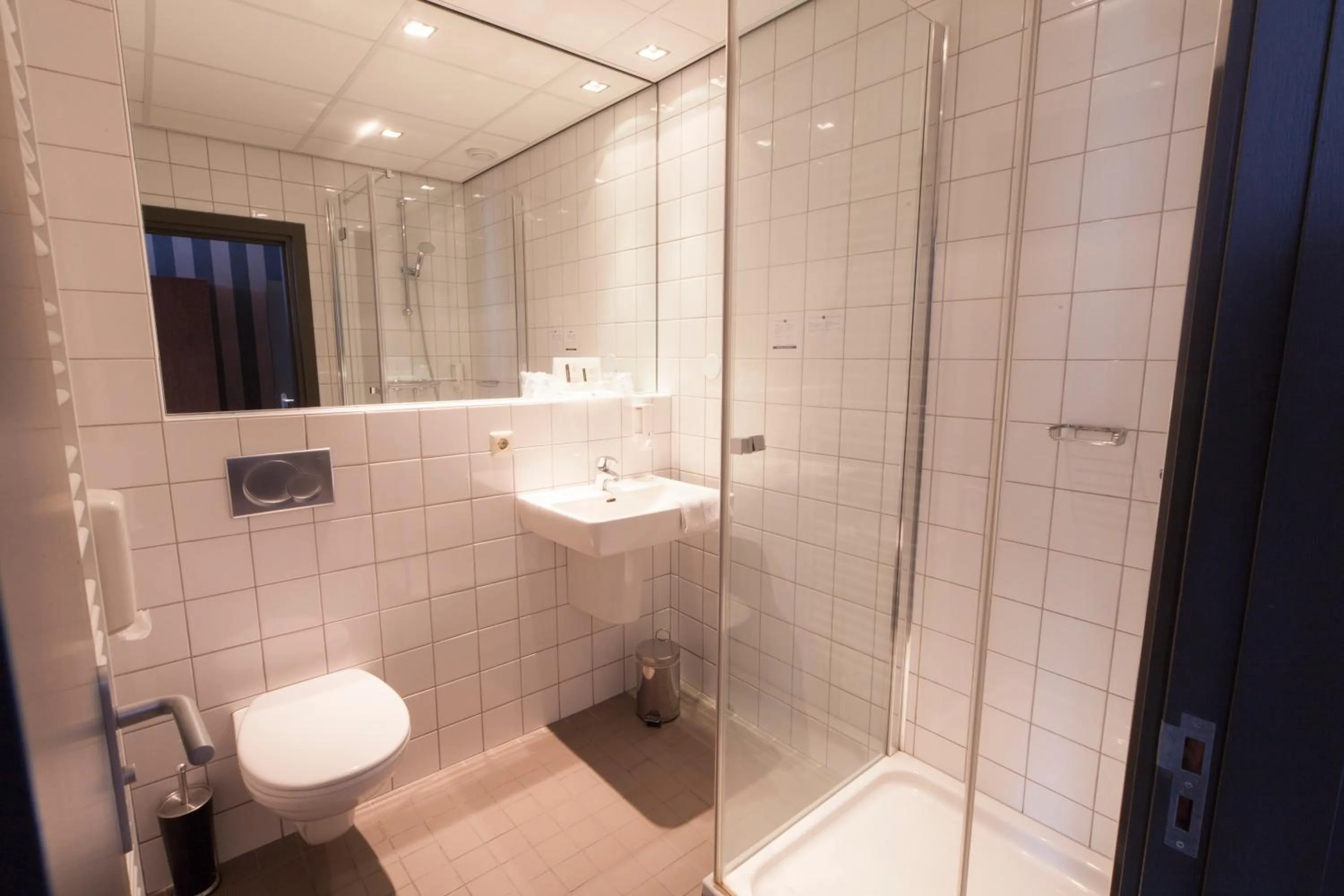 Bathroom in Fletcher Hotel Restaurant Hellendoorn
