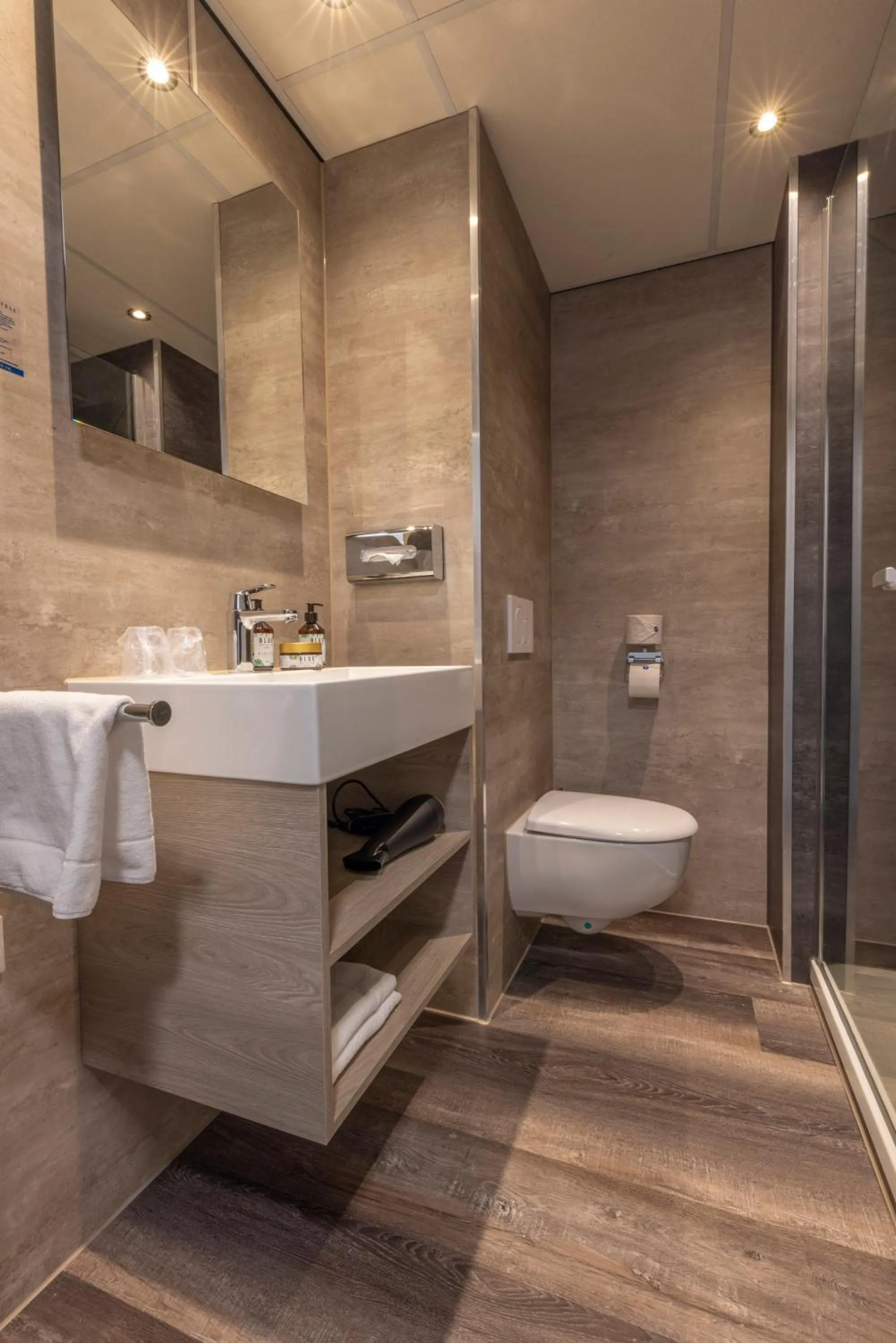 Bathroom in Fletcher Hotel Restaurant Hellendoorn