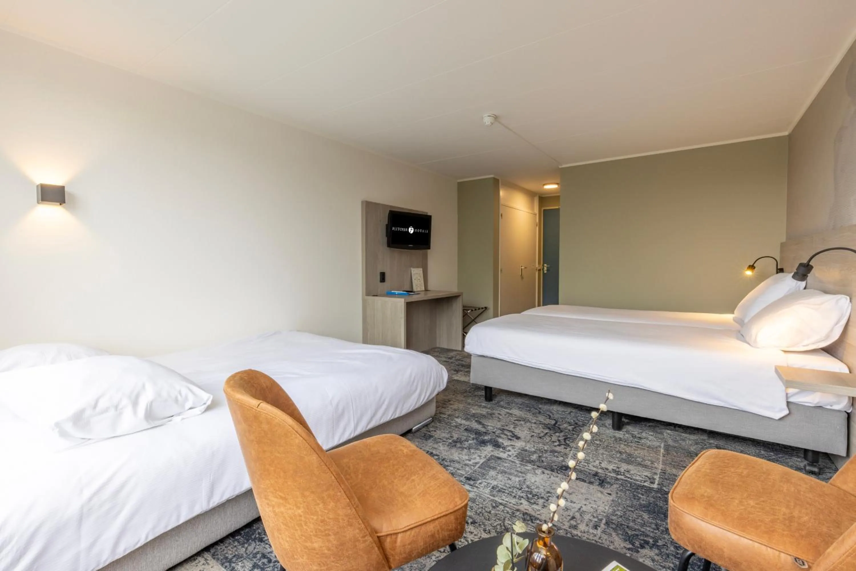 Photo of the whole room, Bed in Fletcher Hotel Restaurant Hellendoorn