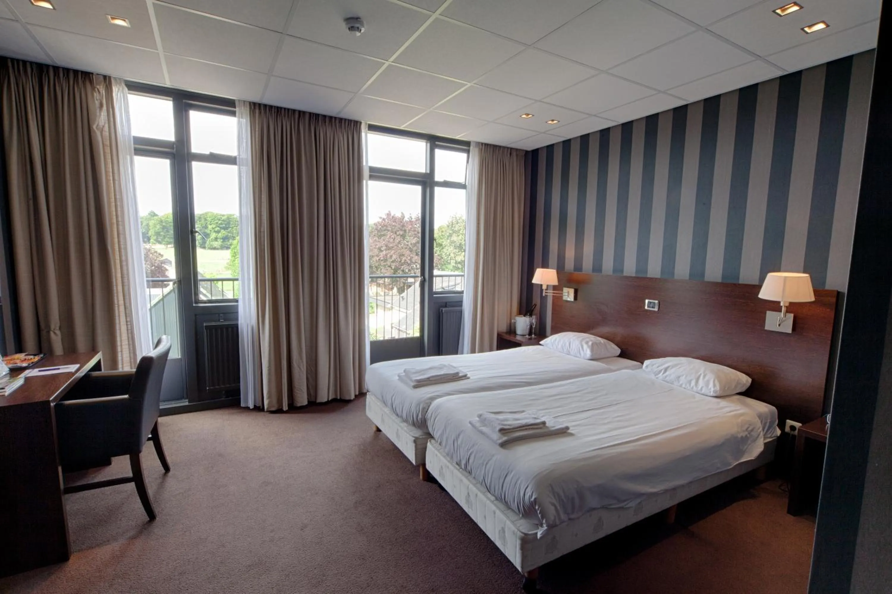Photo of the whole room, Bed in Fletcher Hotel Restaurant Hellendoorn