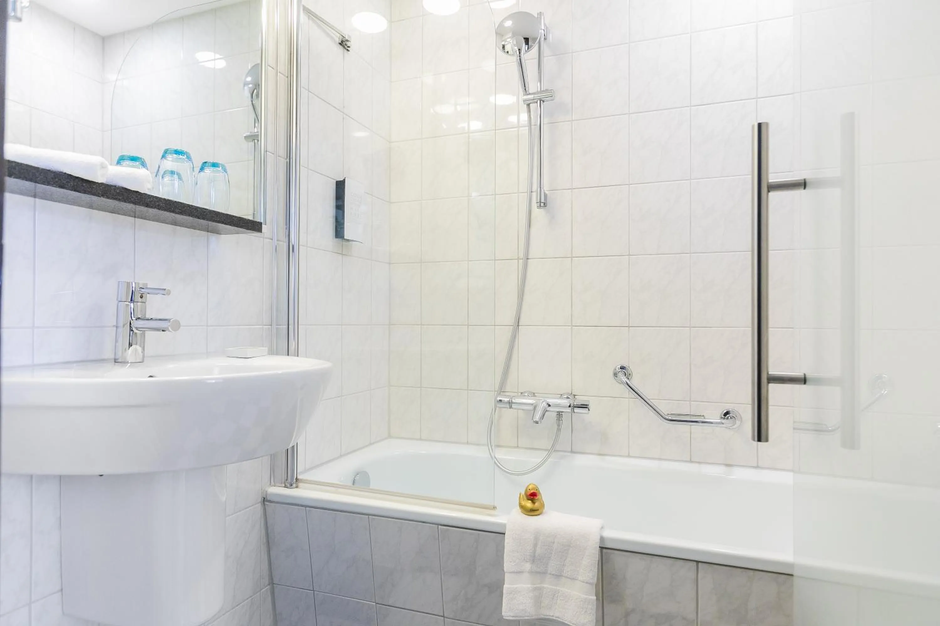 Bathroom in Golden Tulip Hotel Central