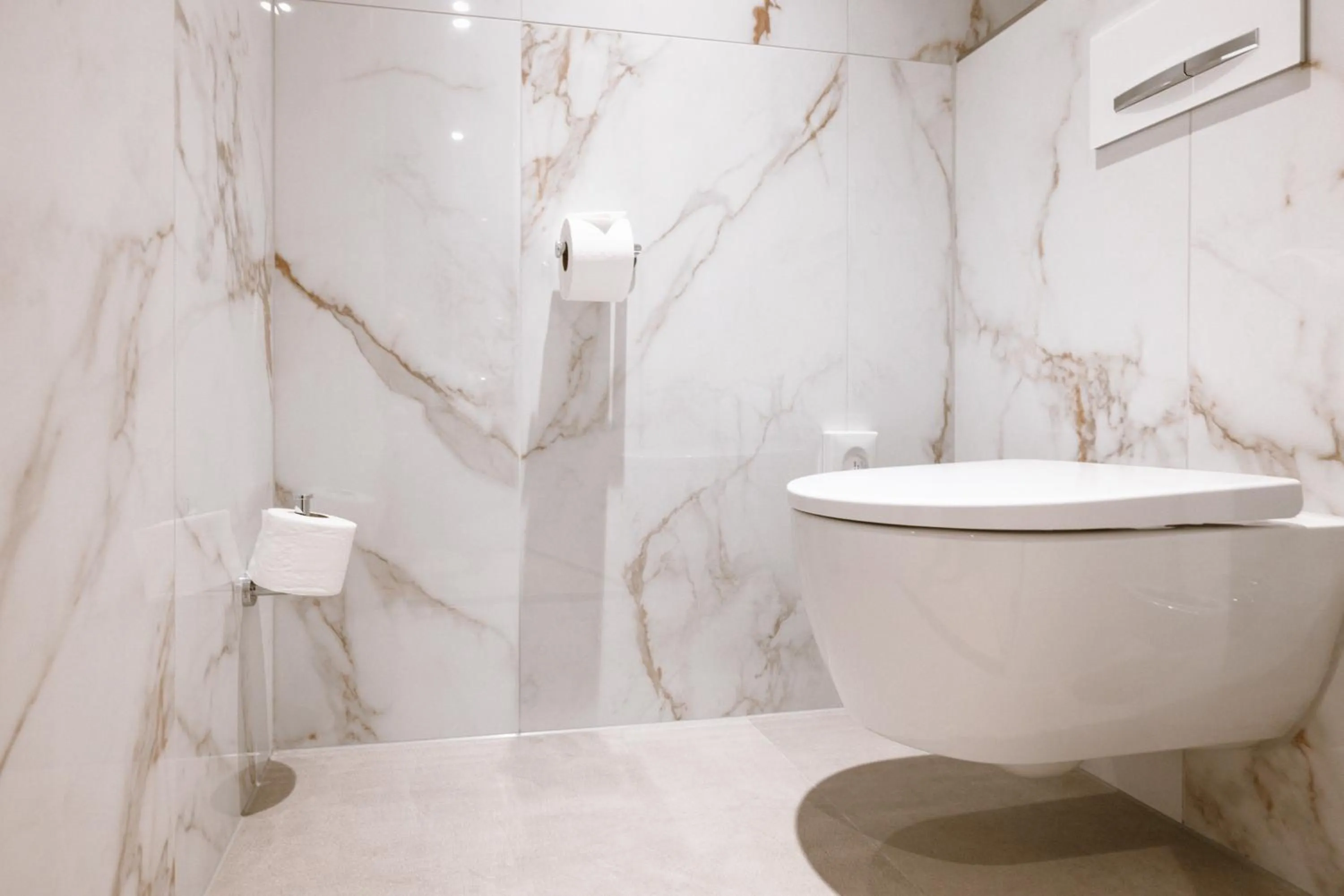 Toilet in Golden Tulip Hotel Central