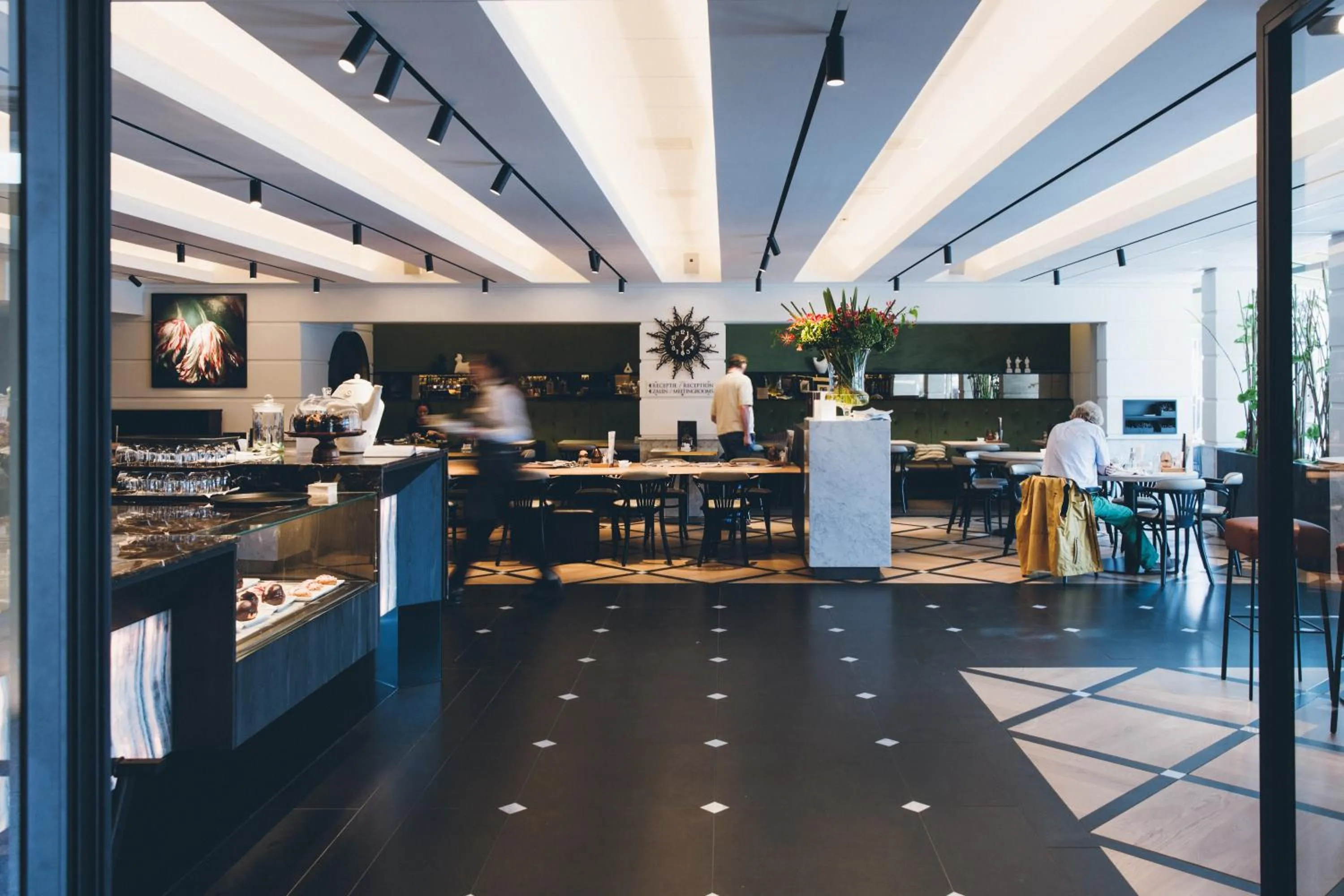 Restaurant/places to eat in Golden Tulip Hotel Central