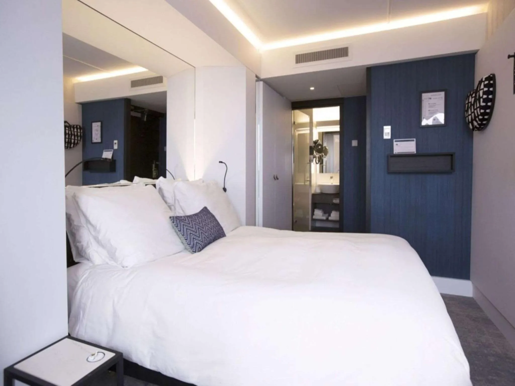 Bedroom, Bed in Golden Tulip Hotel Central